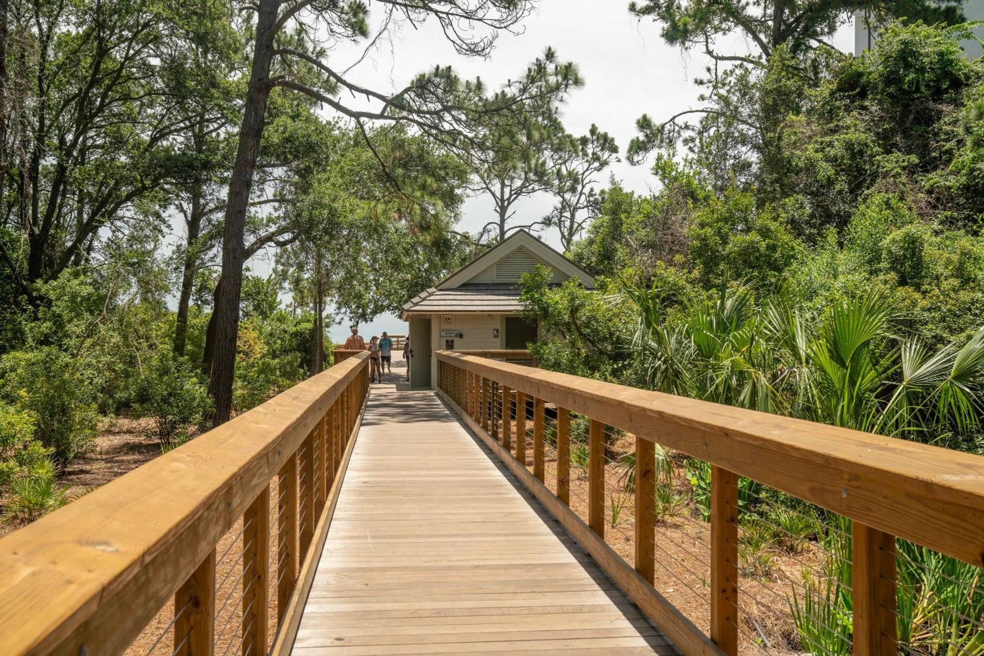Walk To Pet Friendly Bbq Grill * Hilton Head Island