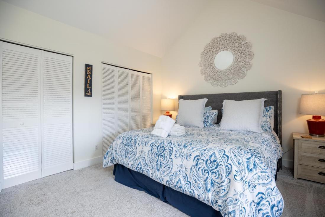 618 Queen's Grant Villa *