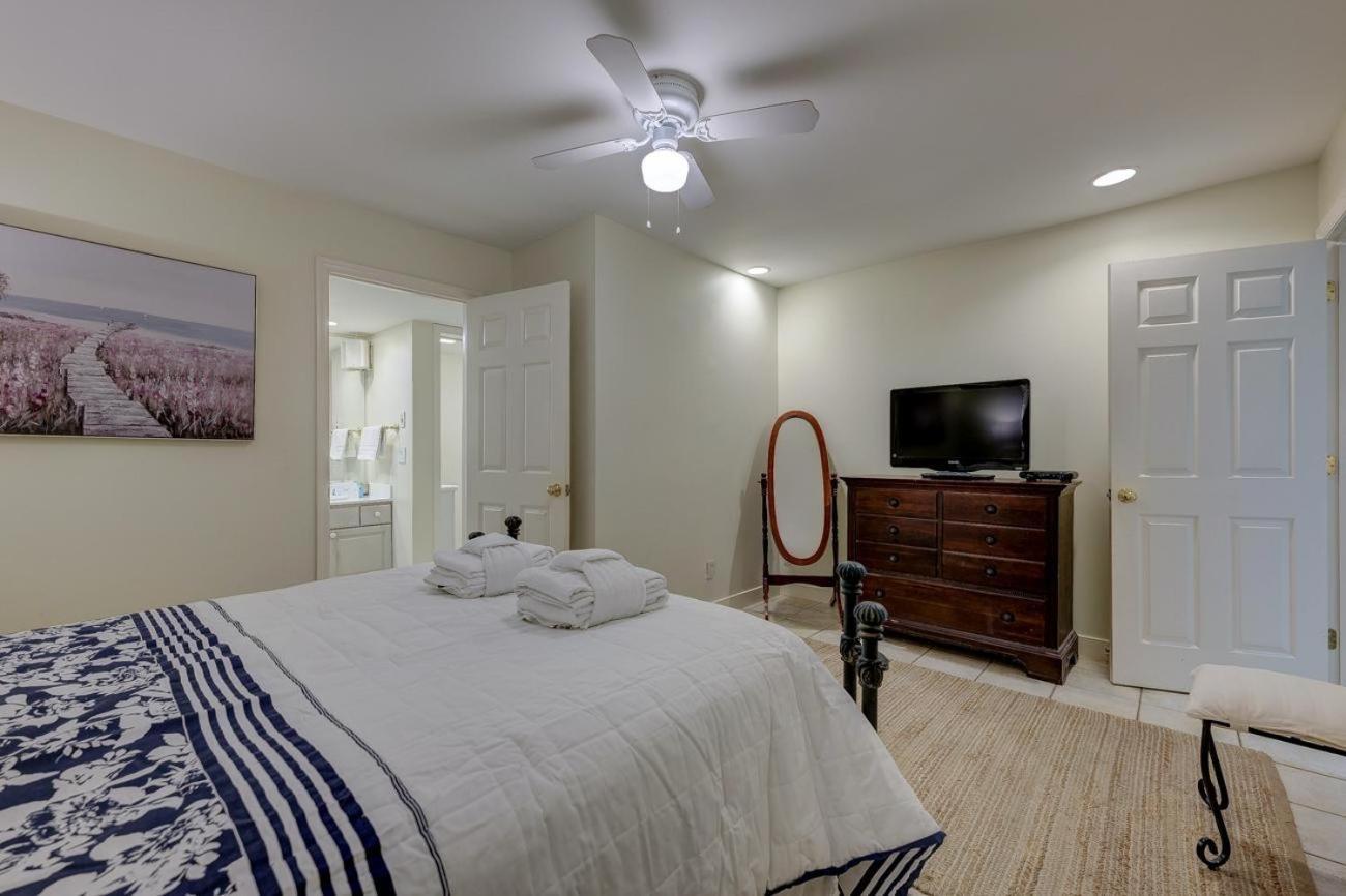 8 Lighthouse Road Villa *
