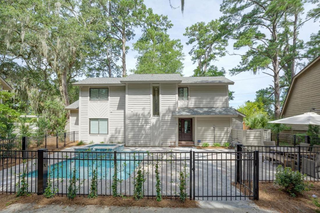 77 Lawton Rd