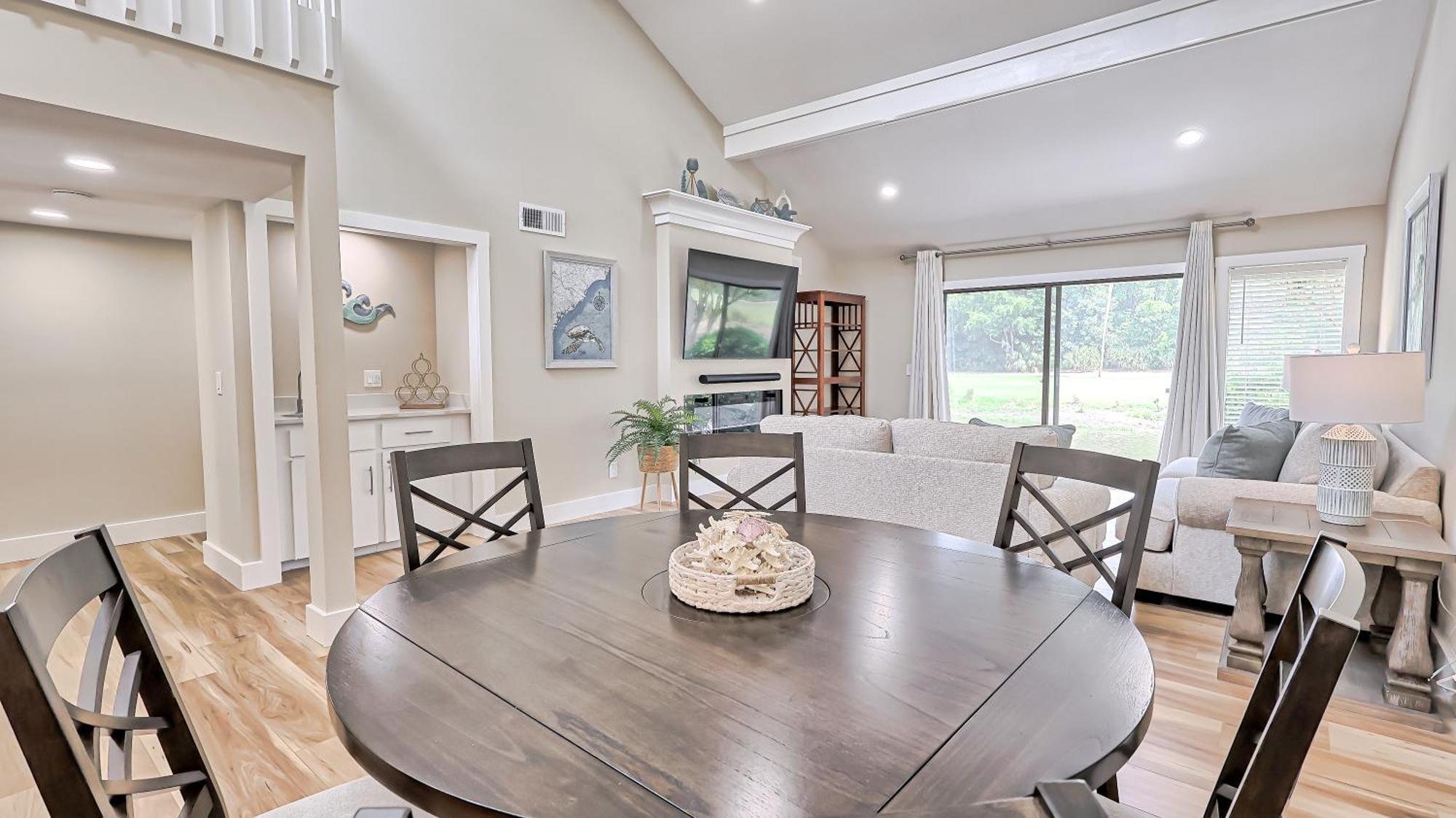 10 Townhouse Manor - Host2coast