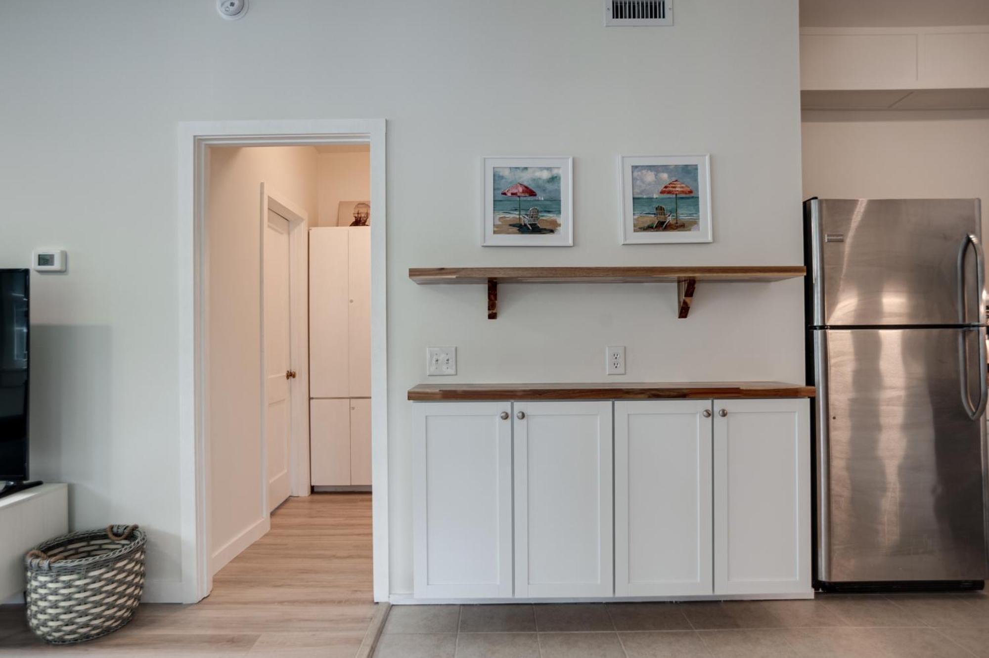 Holiday home Newly Renovated Duplex, Upper Unit, 4th Row From The *