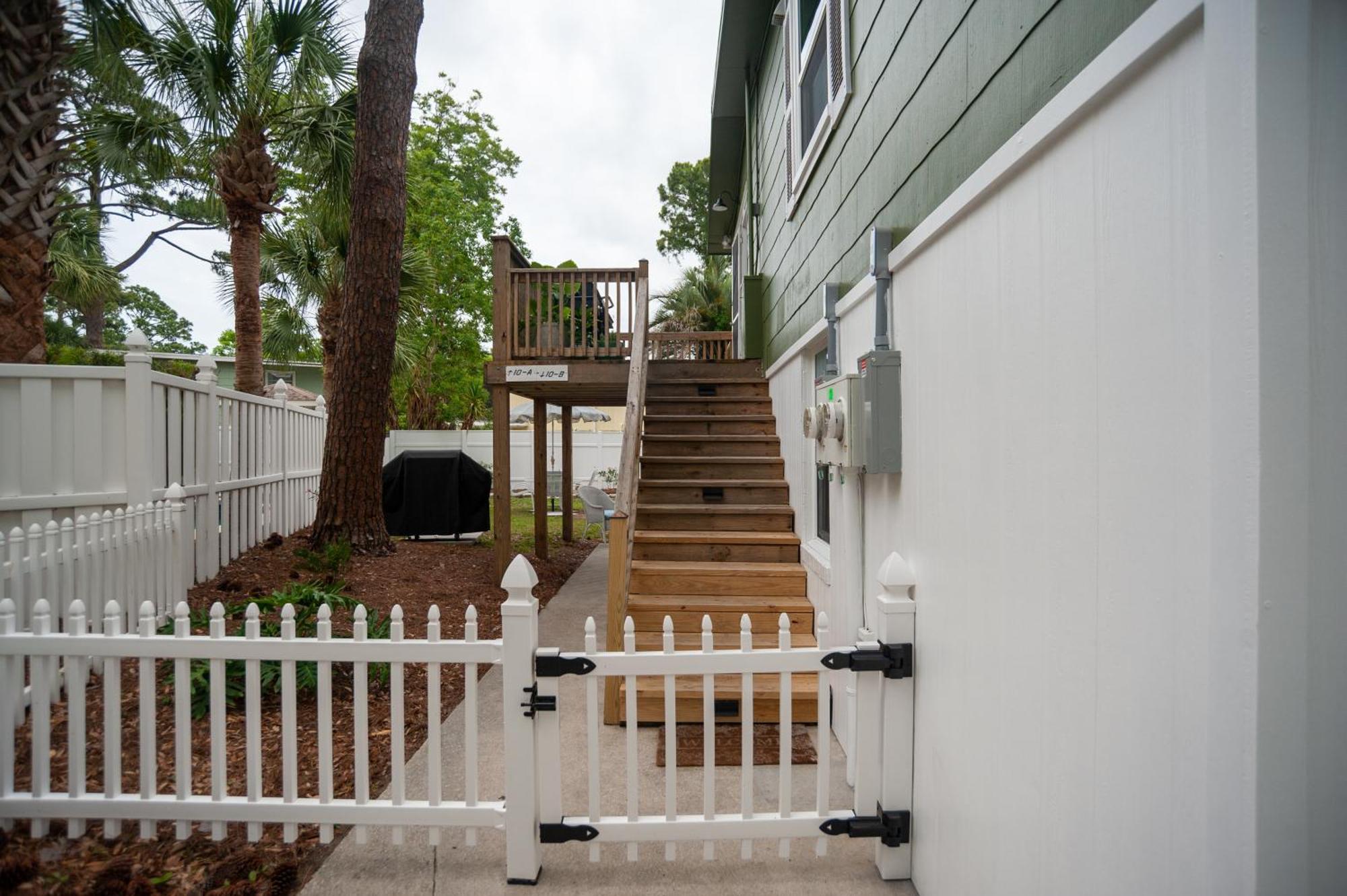 Newly Renovated Duplex, Upper Unit, 4th Row From The Holiday home *