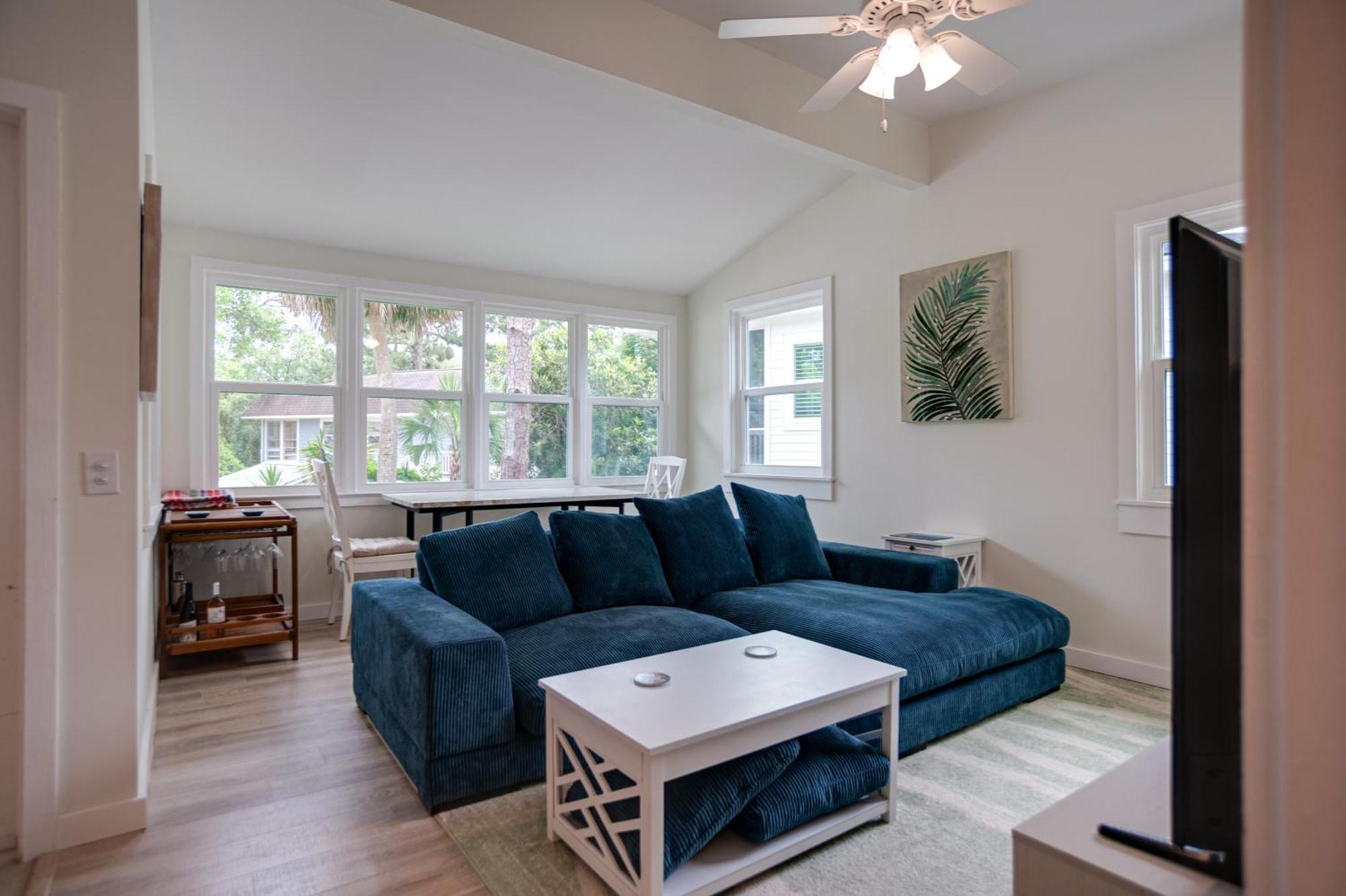 Holiday home Newly Renovated Duplex, Upper Unit, 4th Row From The *