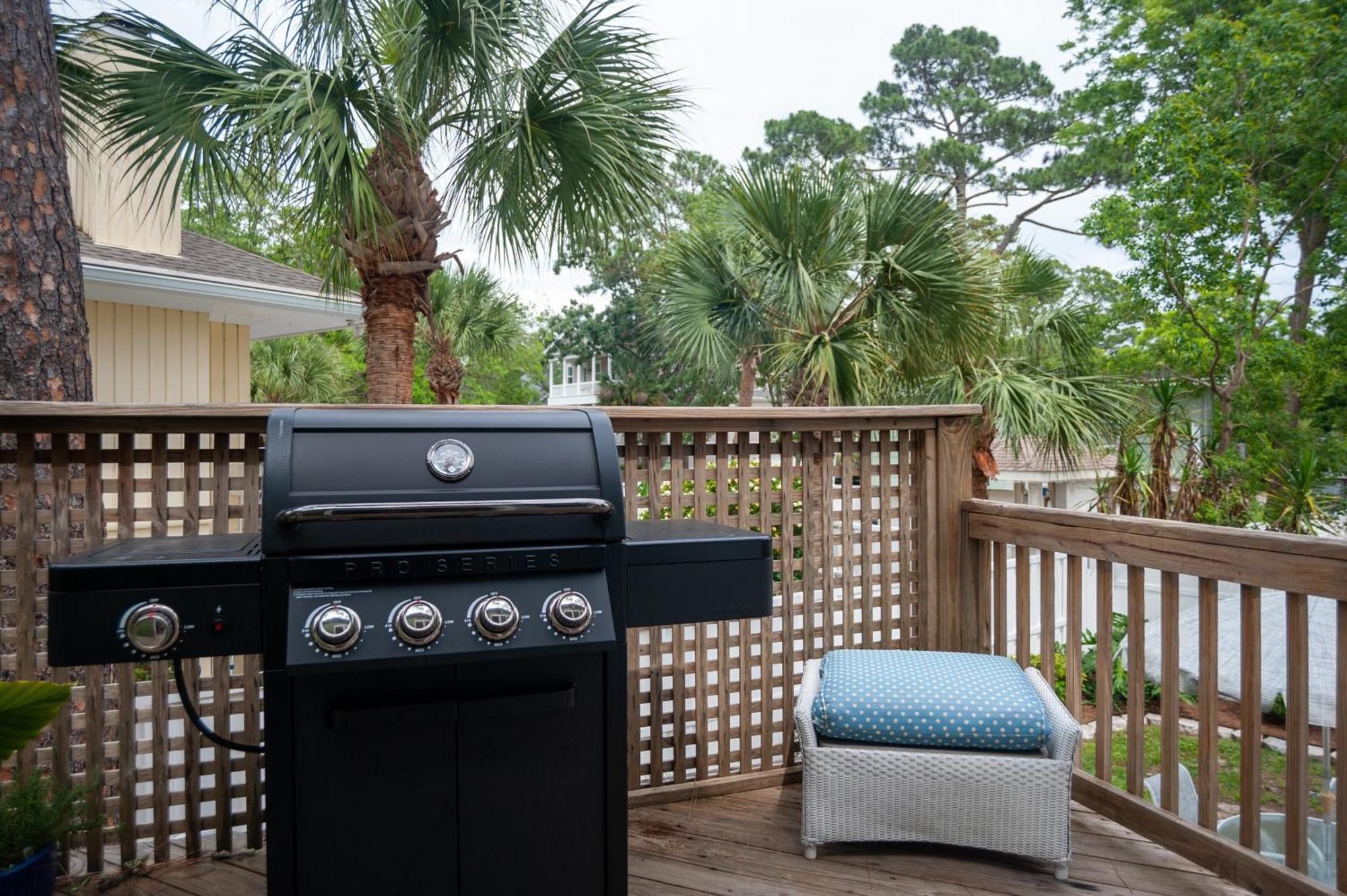 Newly Renovated Duplex, Upper Unit, 4th Row From The Holiday home
