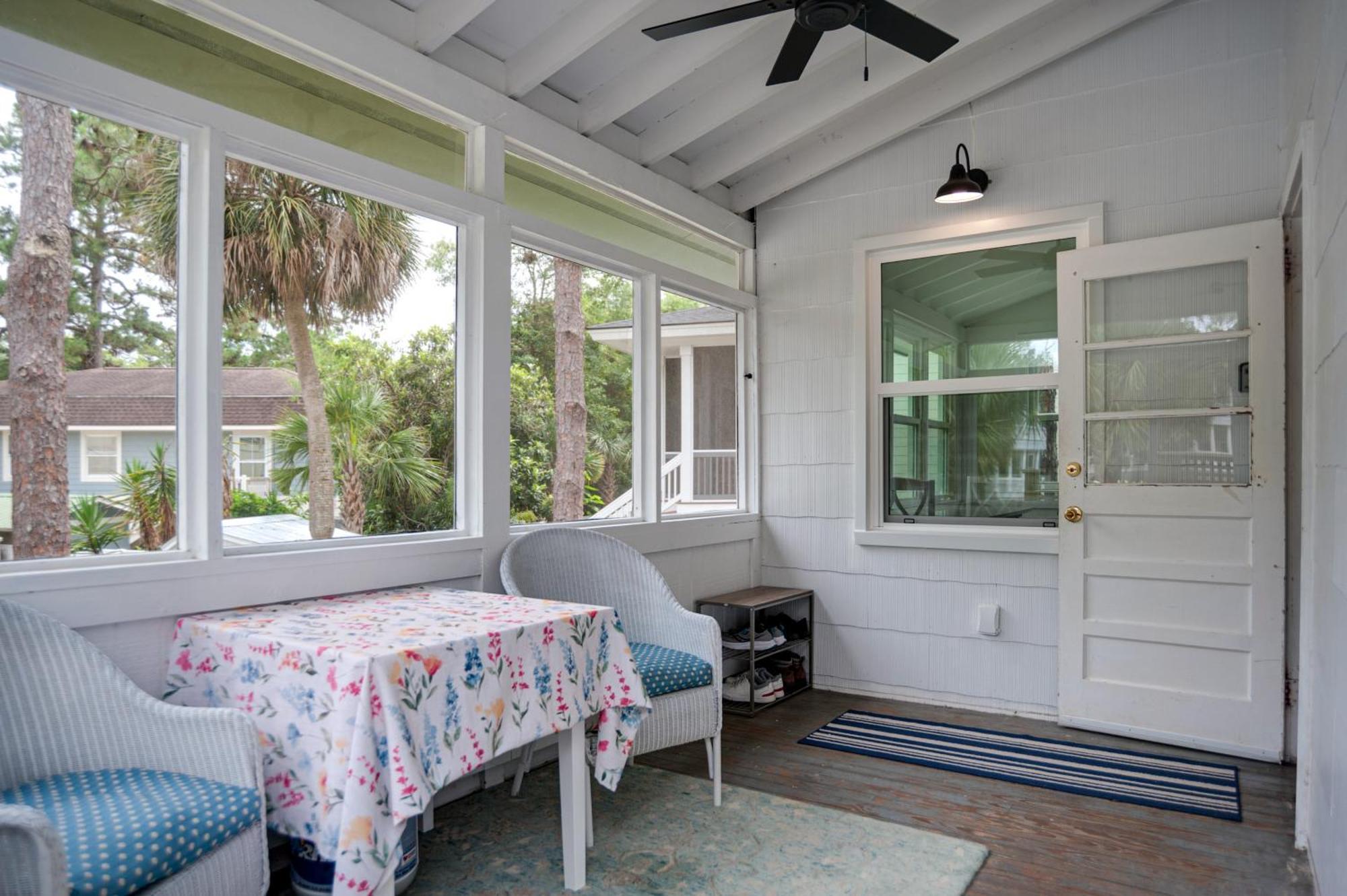 Newly Renovated Duplex, Upper Unit, 4th Row From The Holiday home *