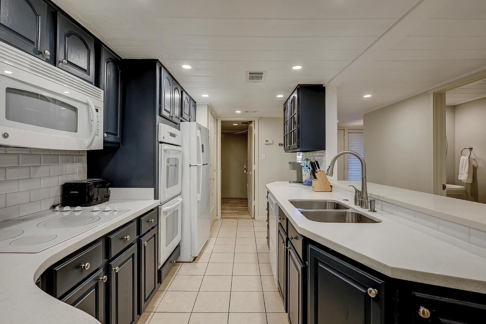Updated Luxury 3 Bedroom 3 Ba Townhome In Sea Pines Near Harbourtown Sleeps 8 Community Pool Pet Friendly