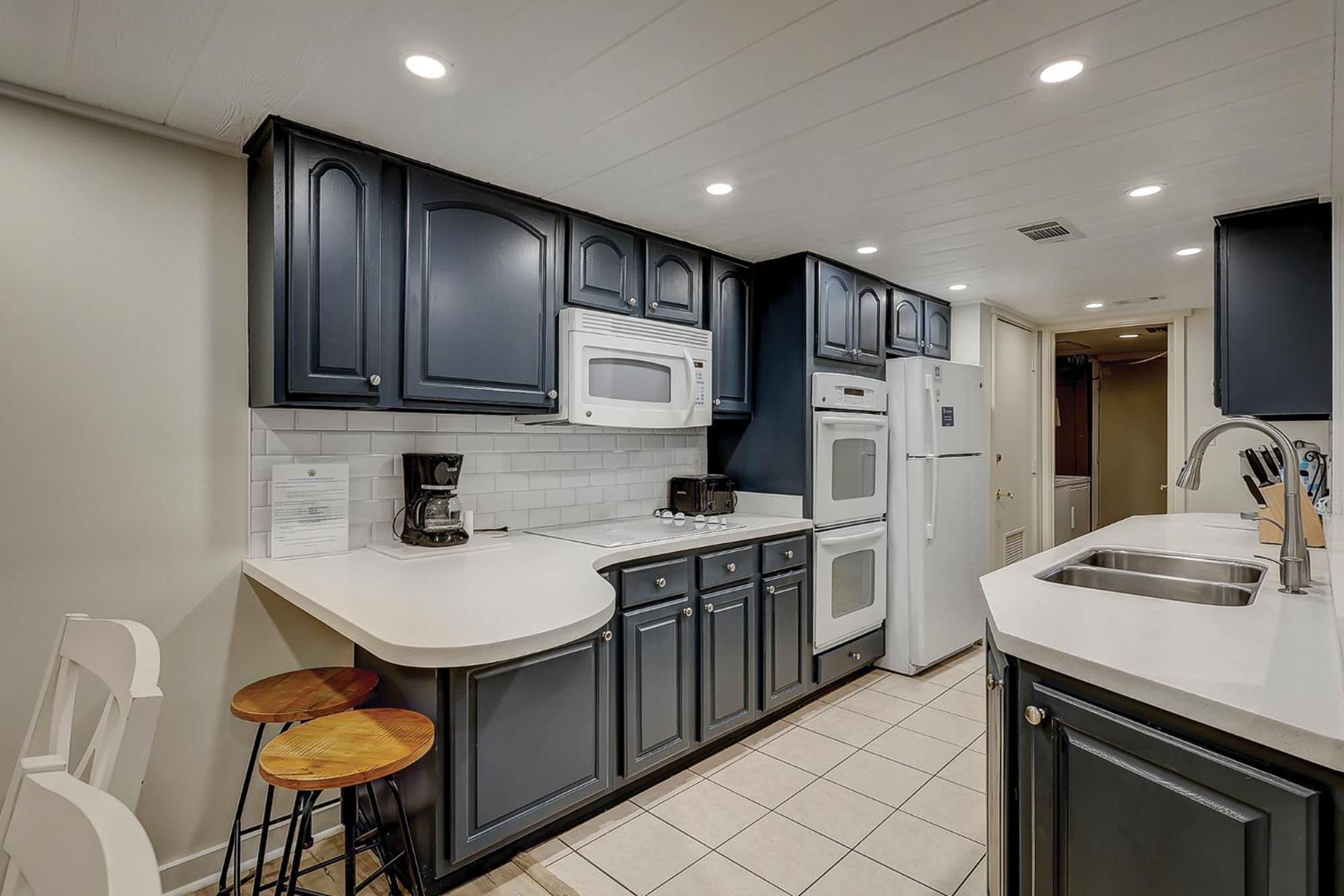 Updated Luxury 3 Bedroom 3 Ba Townhome In Sea Pines Near Harbourtown Sleeps 8 Community Pool Pet Friendly *