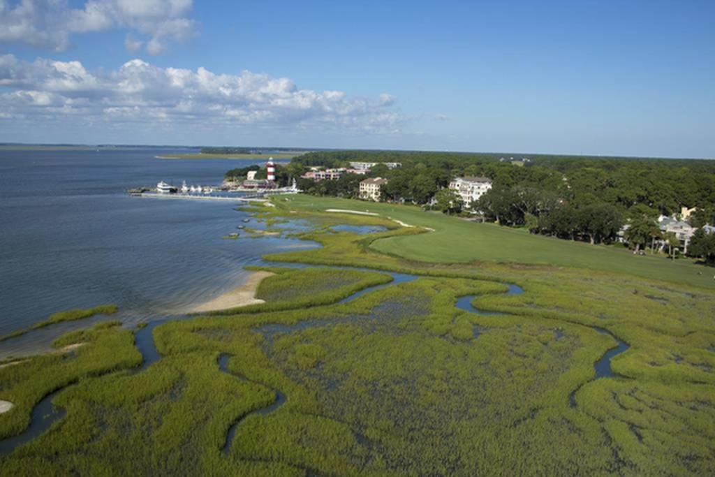 Holiday home Updated Luxury 3 Bedroom 3 Ba Townhome In Sea Pines Near Harbourtown Sleeps 8 Community Pool Pet Friendly