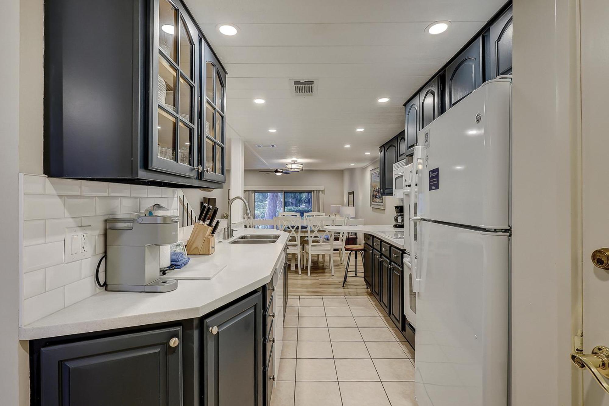Updated Luxury 3 Bedroom 3 Ba Townhome In Sea Pines Near Harbourtown Sleeps 8 Community Pool Pet Friendly Holiday home *