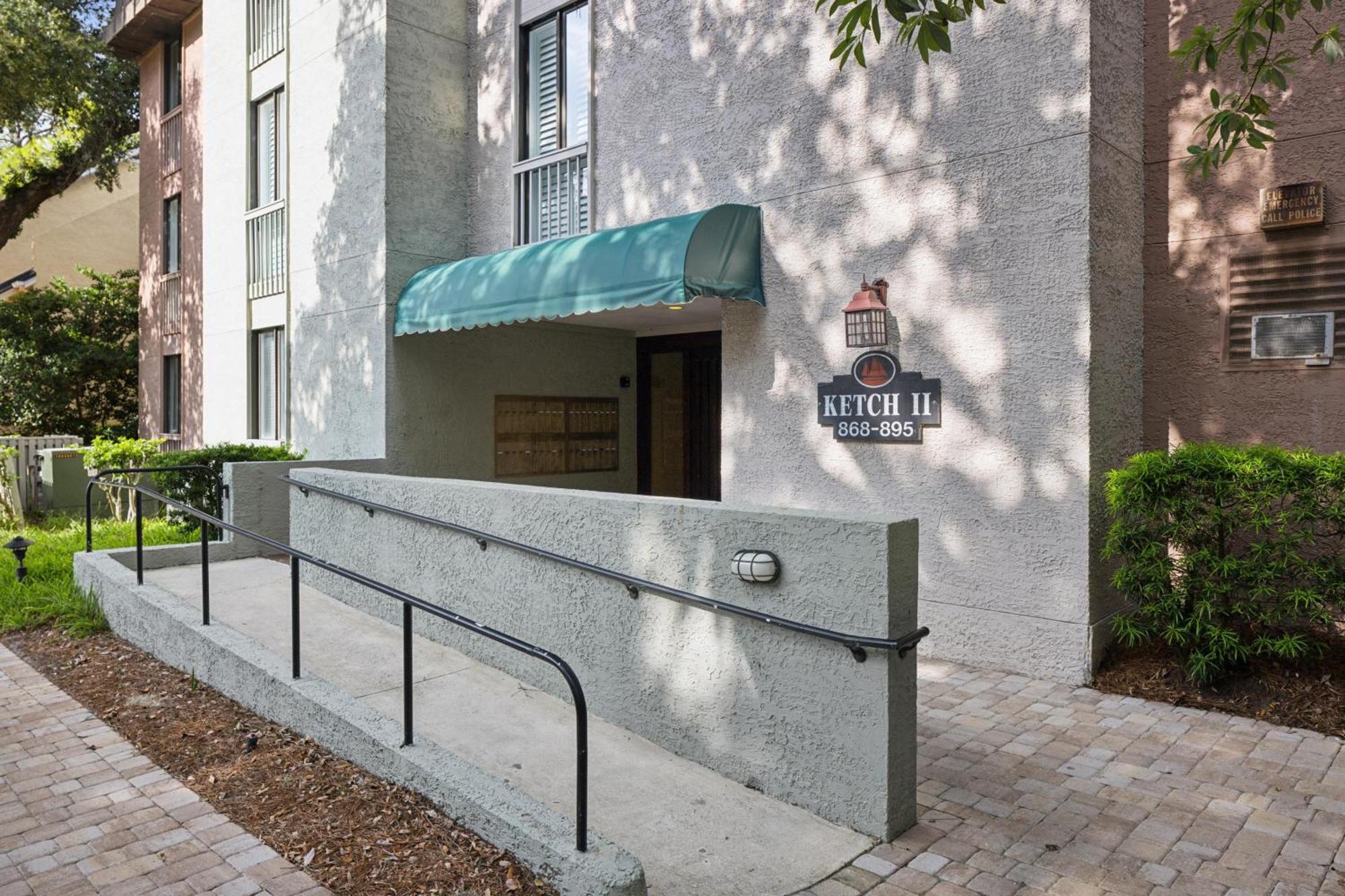 891 Ketch Court *