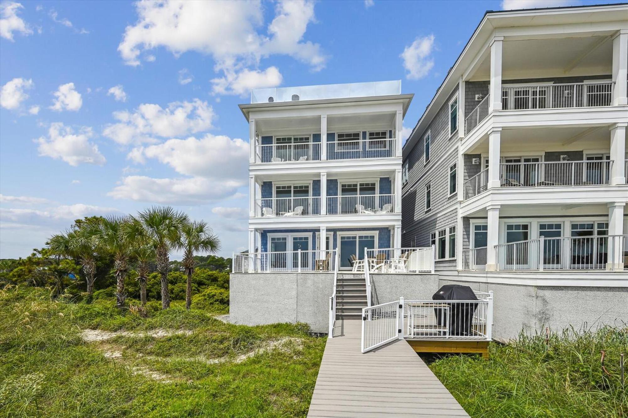 Holiday home 8 Terra Bella Trace- Oceanfront, 6 Primary Rooms, Pool, Roof Top, Free Activities Included