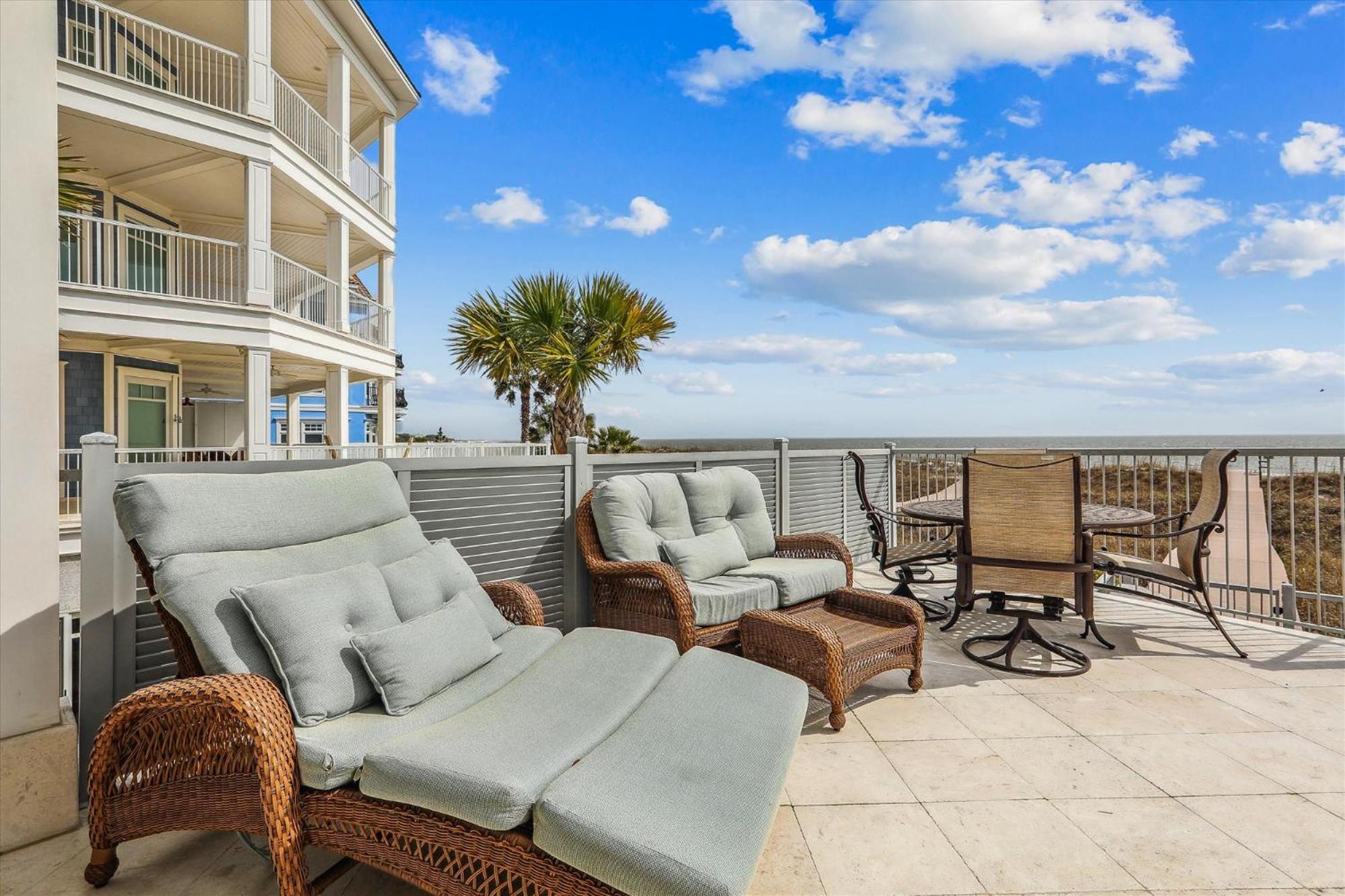 6 Terra Bella Trace- Oceanfront, Elevator, Private Pool, Roof Top, Free Activities Included Holiday home