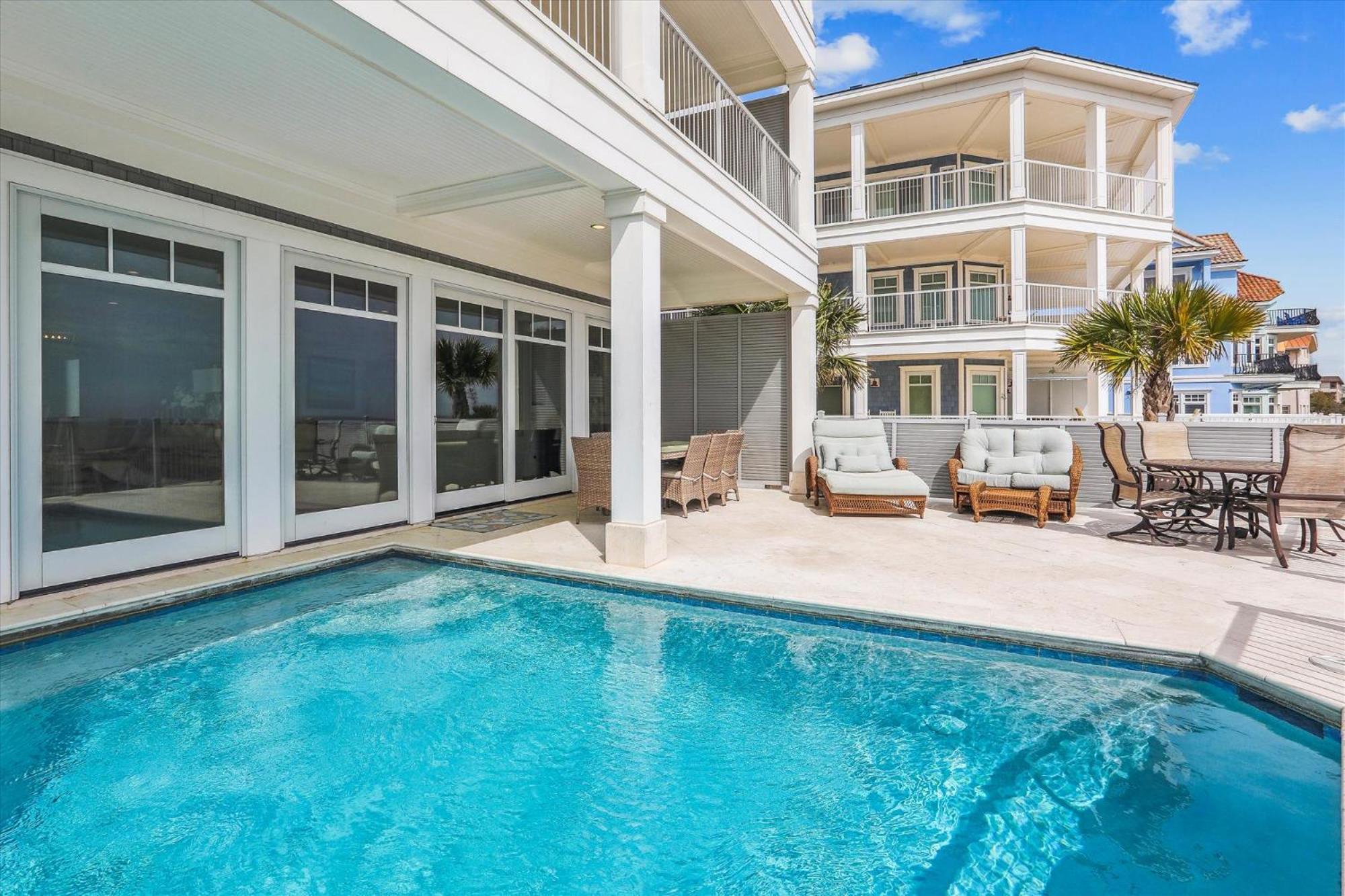 6 Terra Bella Trace- Oceanfront, Elevator, Private Pool, Roof Top, Free Activities Included Holiday home *
