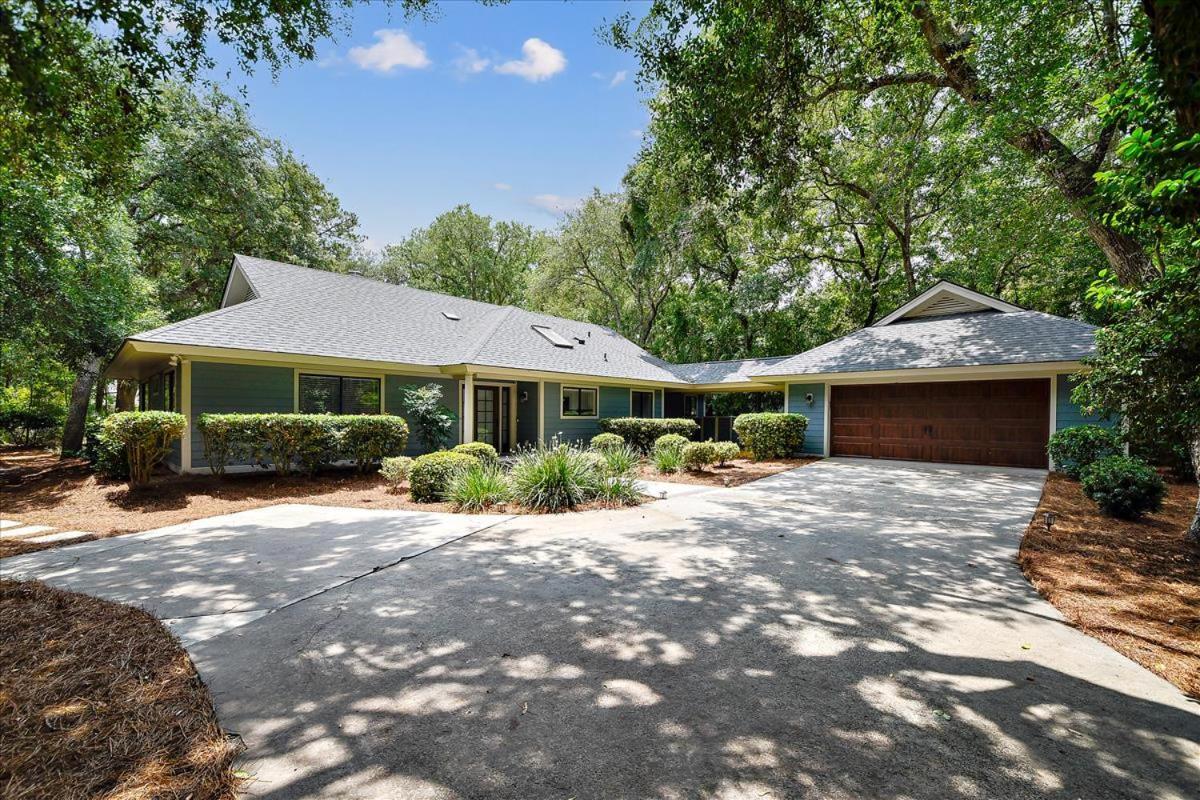 47 Off Shore- Dogs Ok, Huge Outdoor Space & Private Pool, Free Activities Included * Hilton Head Island