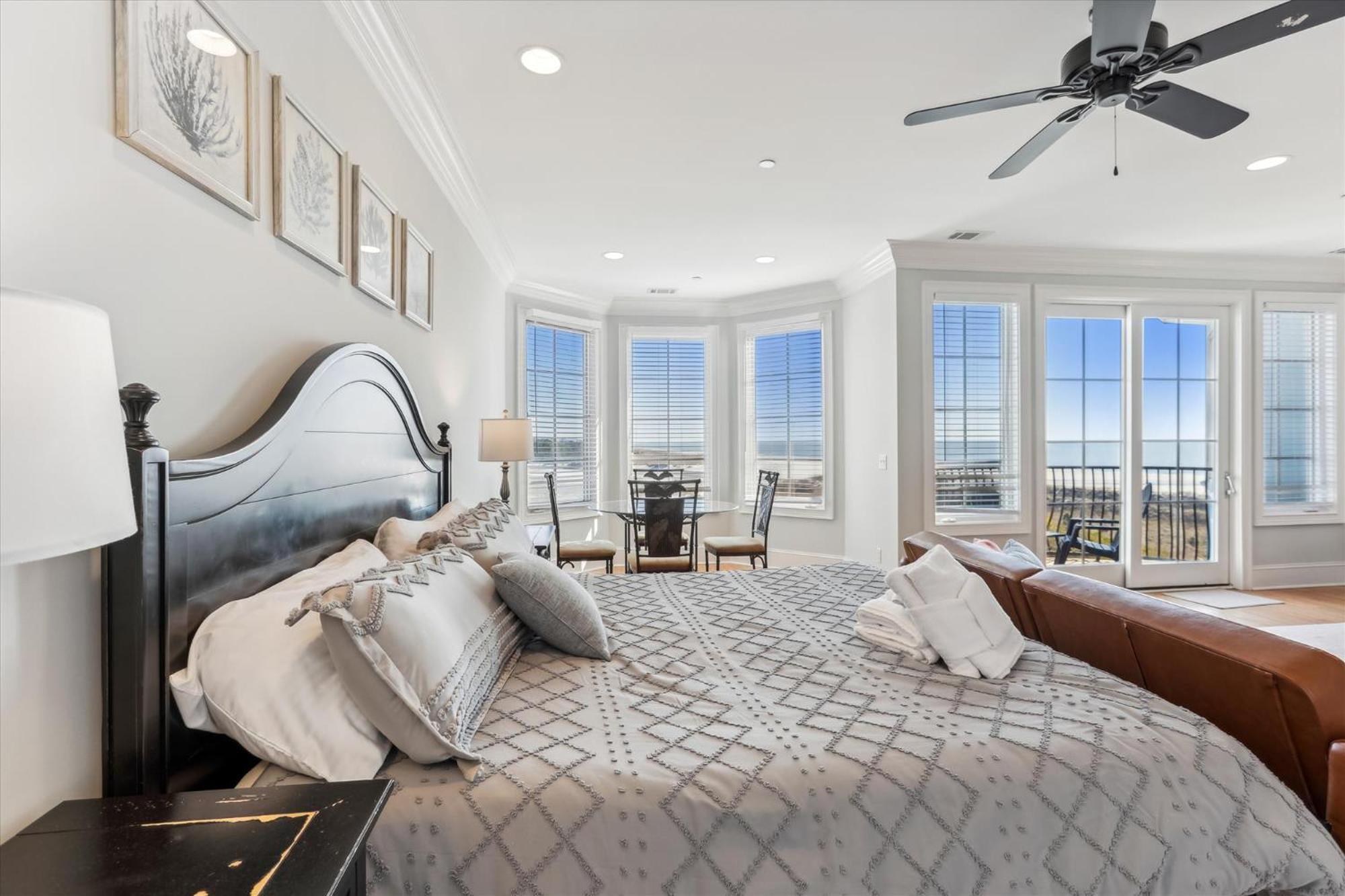 4 Collier Court- Oceanview, Private Pool, Elevator, Pet Friendly, Free Activities Included Holiday home