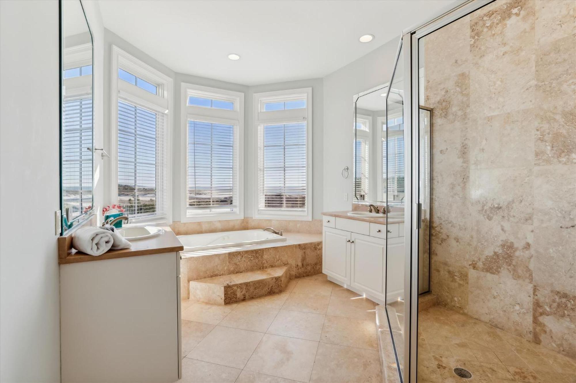 Holiday home 4 Collier Court- Oceanview, Private Pool, Elevator, Pet Friendly, Free Activities Included