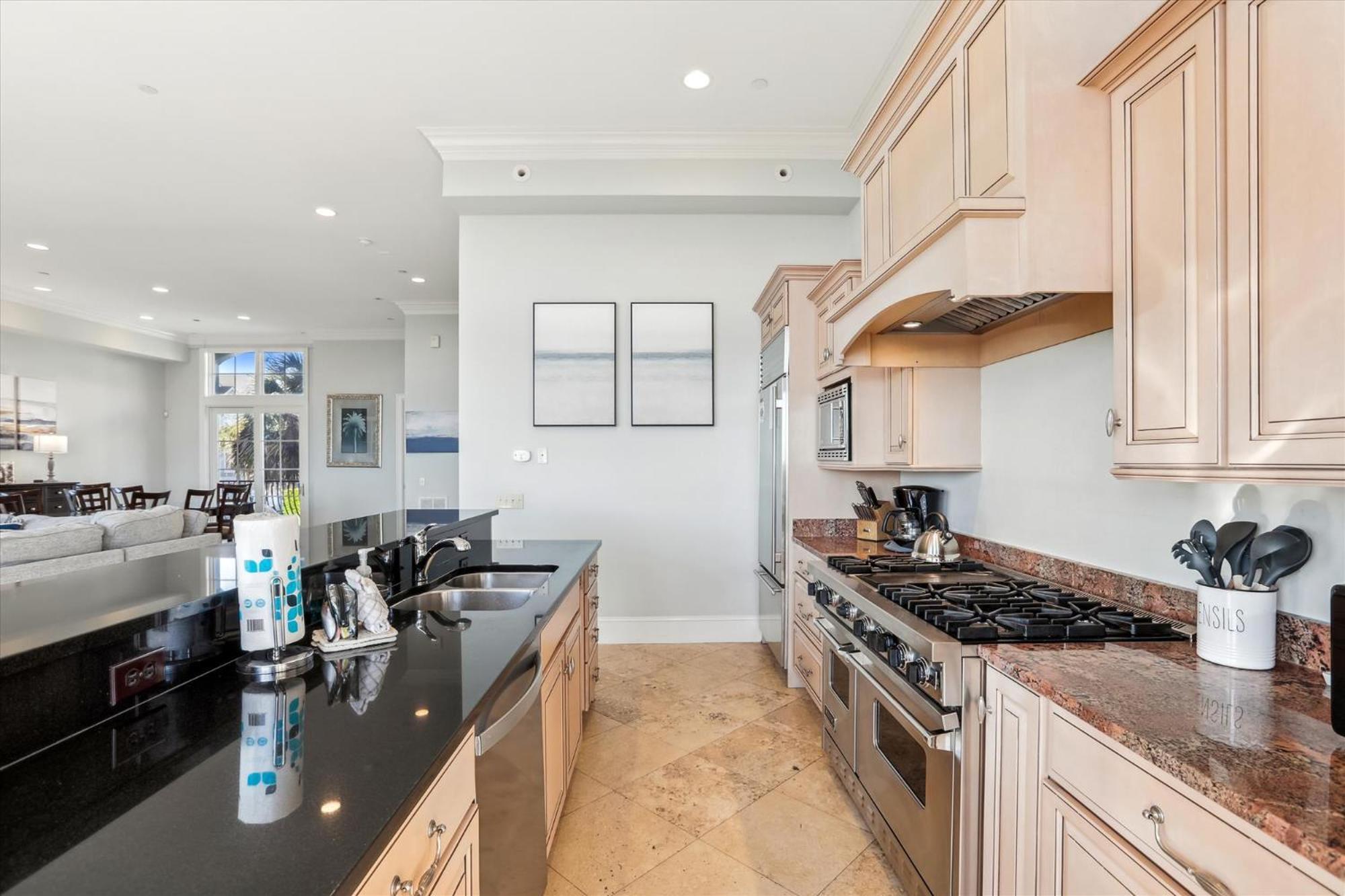 Holiday home 4 Collier Court- Oceanview, Private Pool, Elevator, Pet Friendly, Free Activities Included *