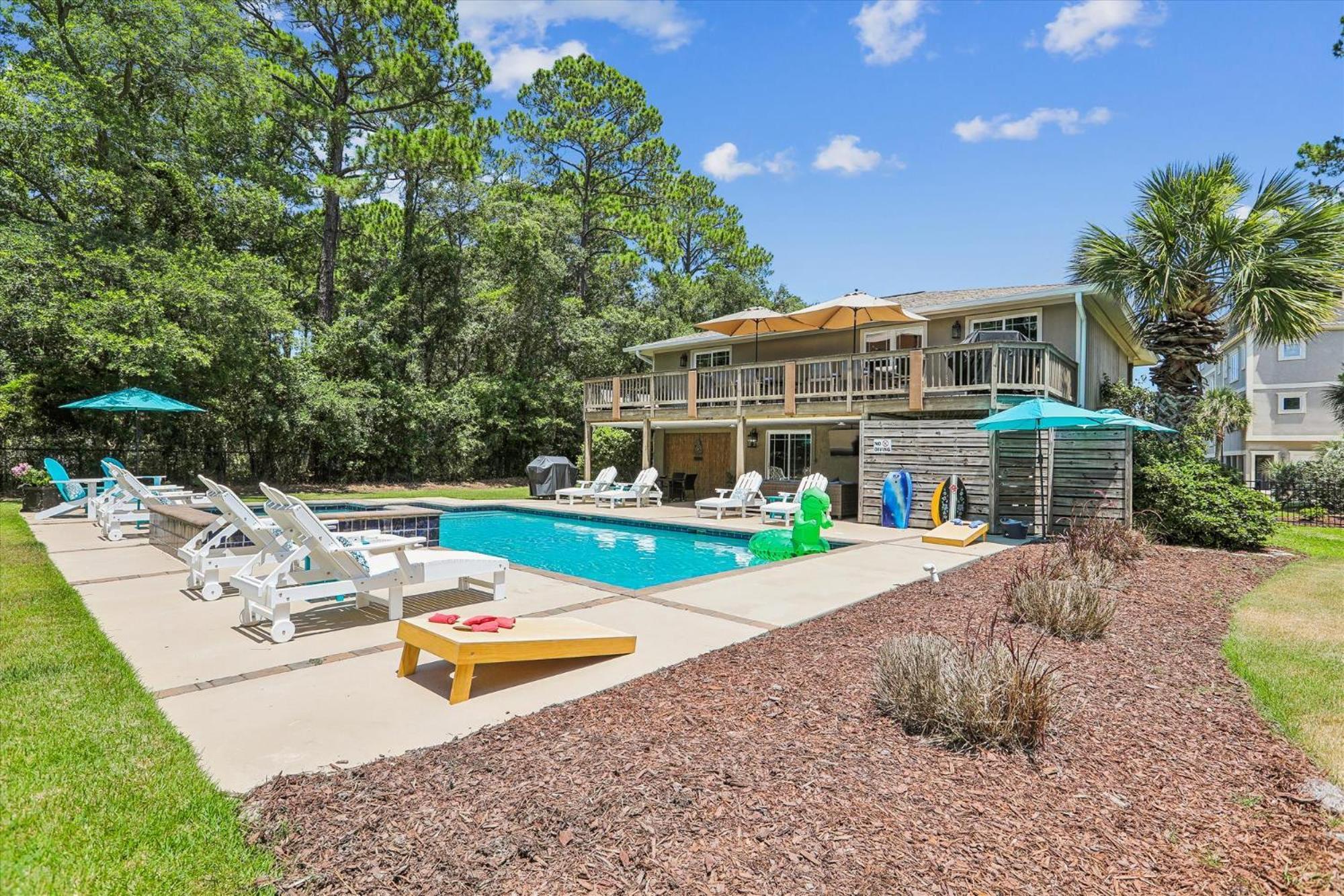 37 Bradley Circle- Private Pool, Short Walk To Beach, Great Location, Free Activities Included Hilton Head Island