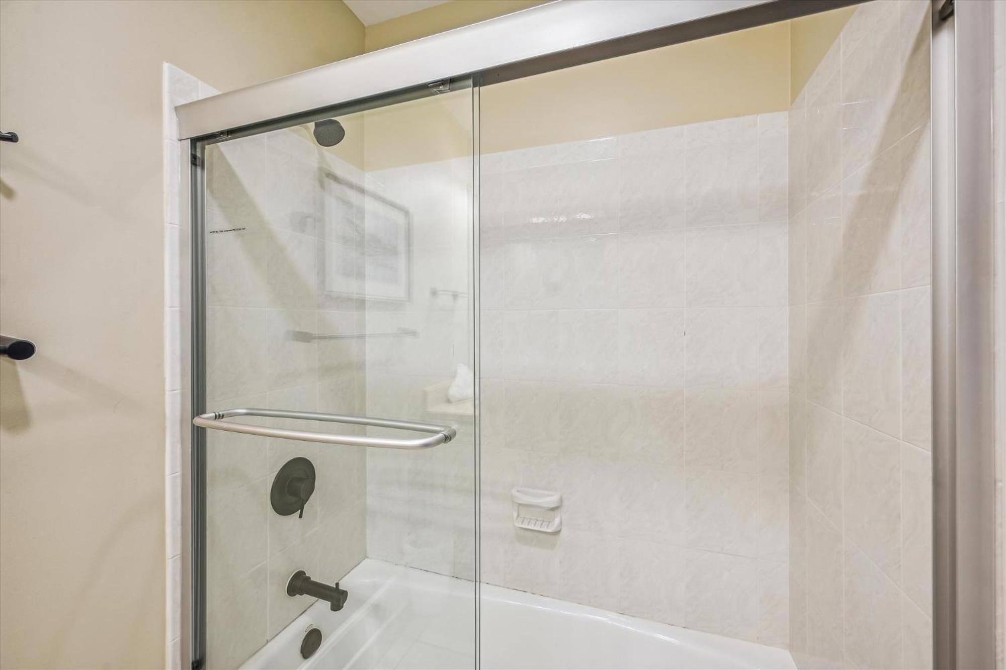 4 Collier Rd- Oceanfront, Private Pool, Elevator, Free Activities Included Holiday home