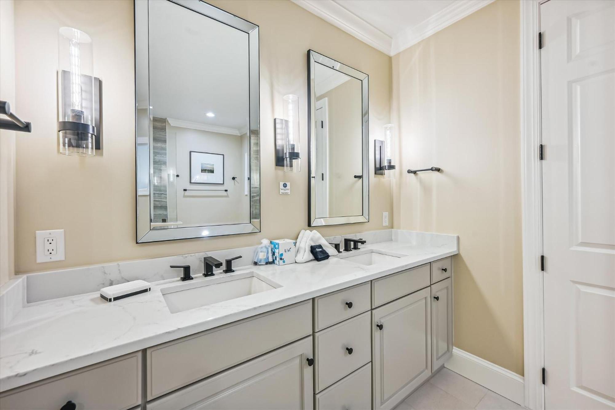 4 Collier Rd- Oceanfront, Private Pool, Elevator, Free Activities Included Holiday home *