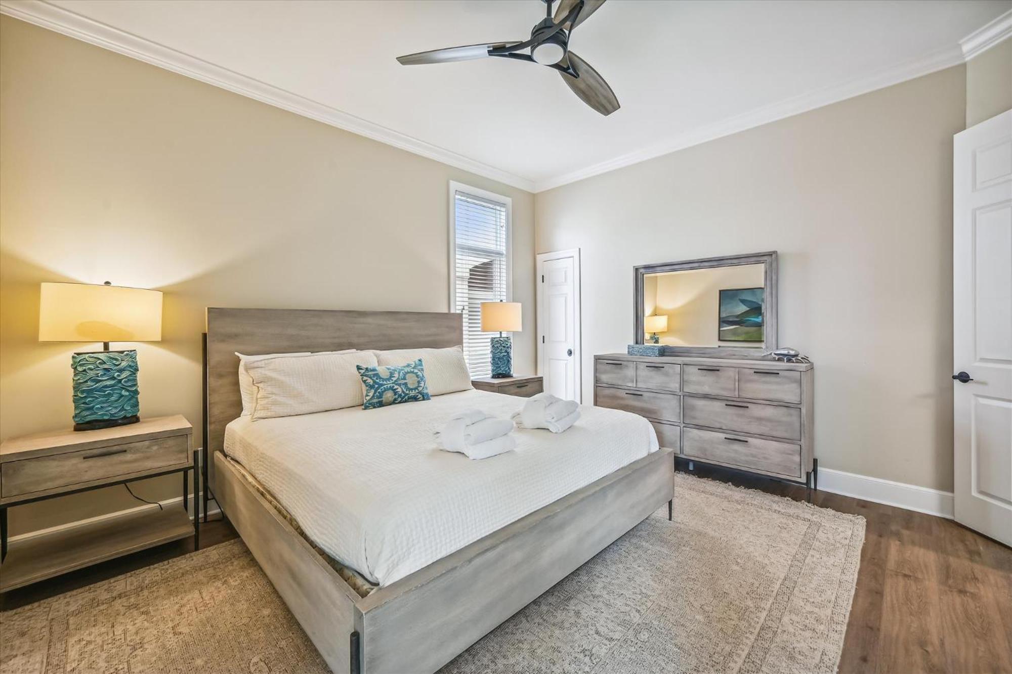 Holiday home 4 Collier Rd- Oceanfront, Private Pool, Elevator, Free Activities Included *