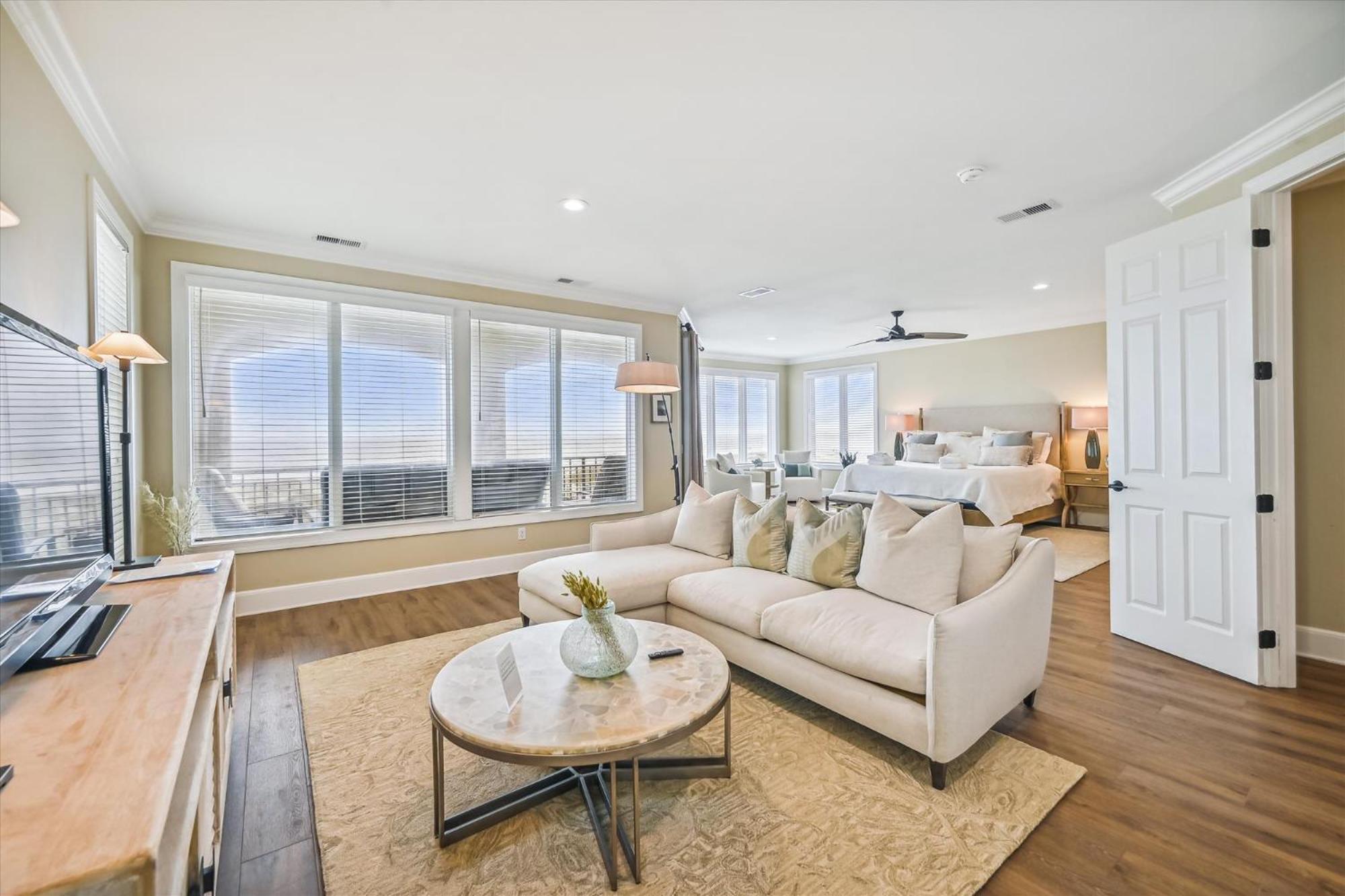 4 Collier Rd- Oceanfront, Private Pool, Elevator, Free Activities Included Holiday home