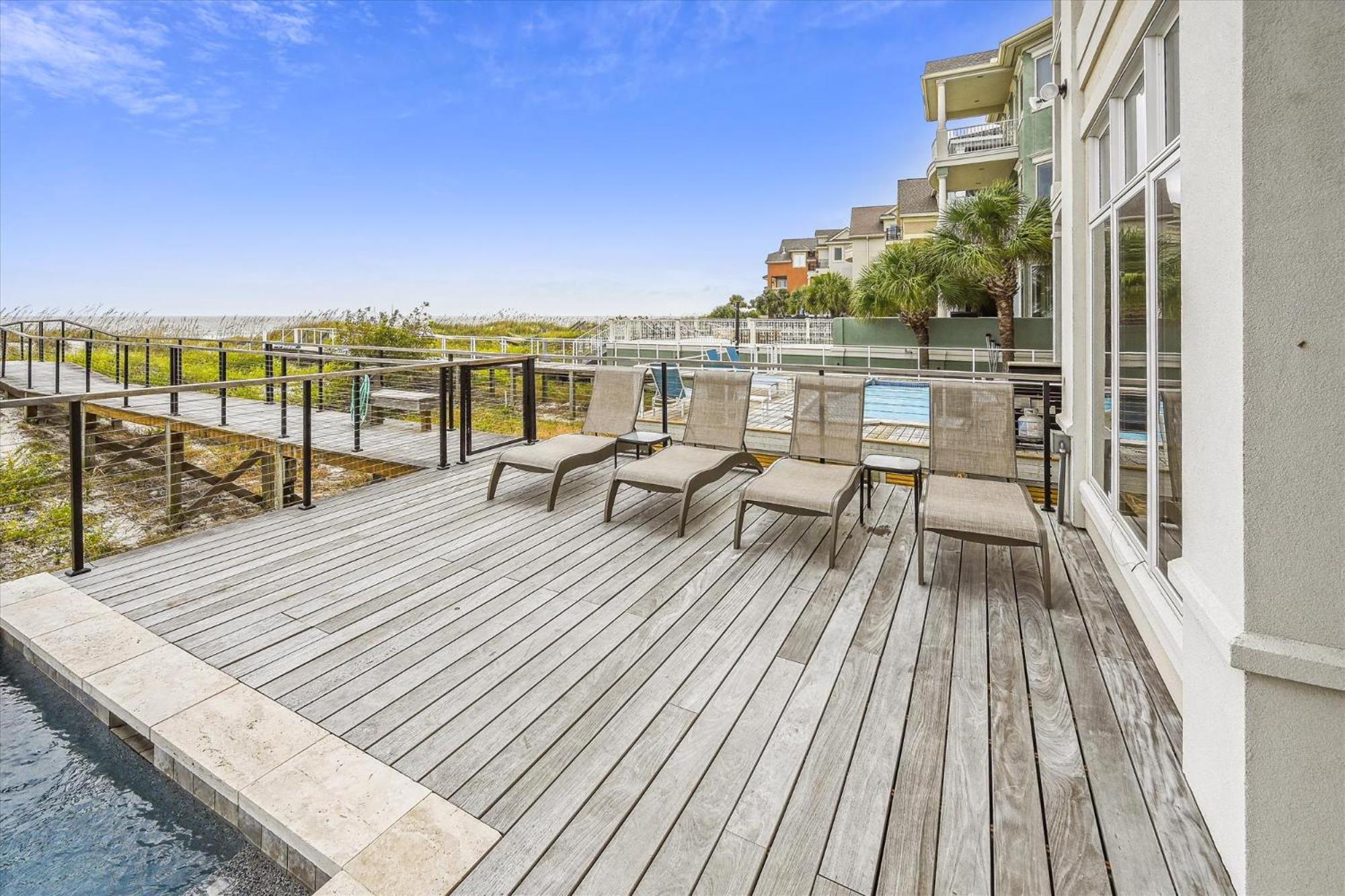 Holiday home 4 Collier Rd- Oceanfront, Private Pool, Elevator, Free Activities Included *