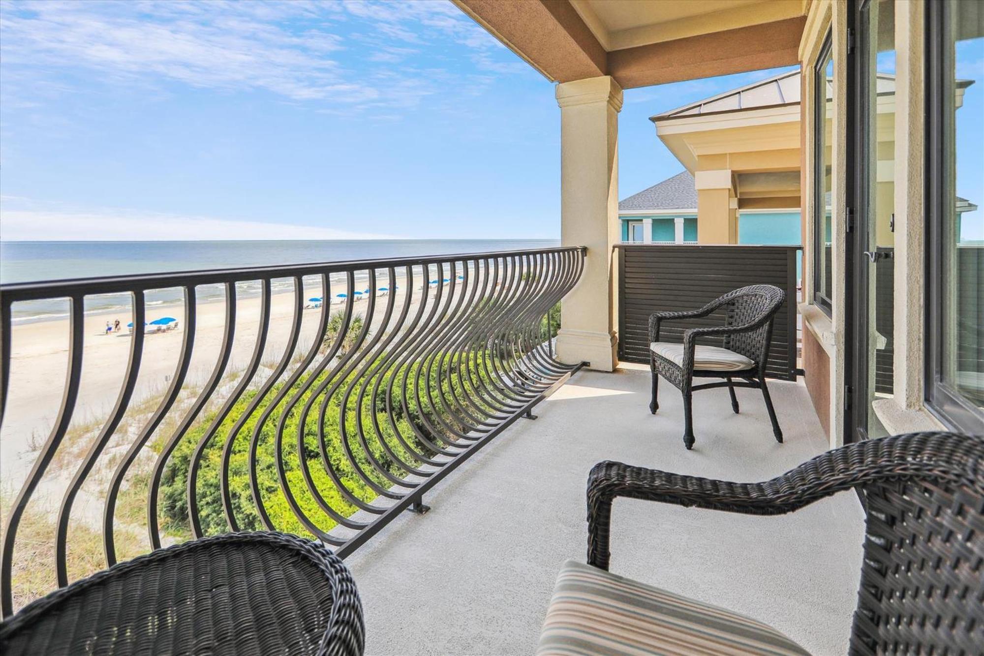 Holiday home 21 Singleton Beach- Oceanfront, Pool, Private Access! Free Activities Included