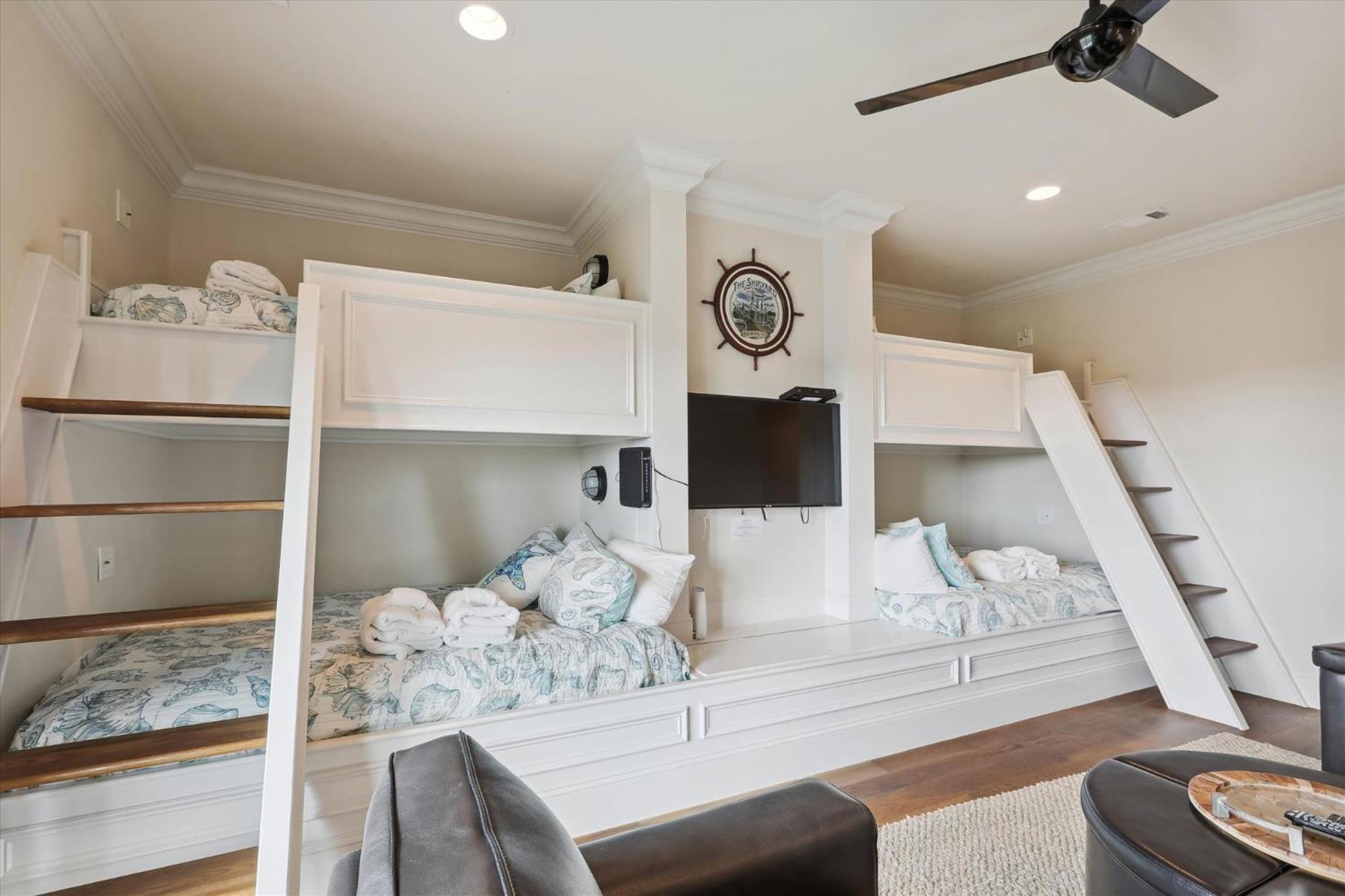 Holiday home 21 Singleton Beach- Oceanfront, Pool, Private Access! Free Activities Included *