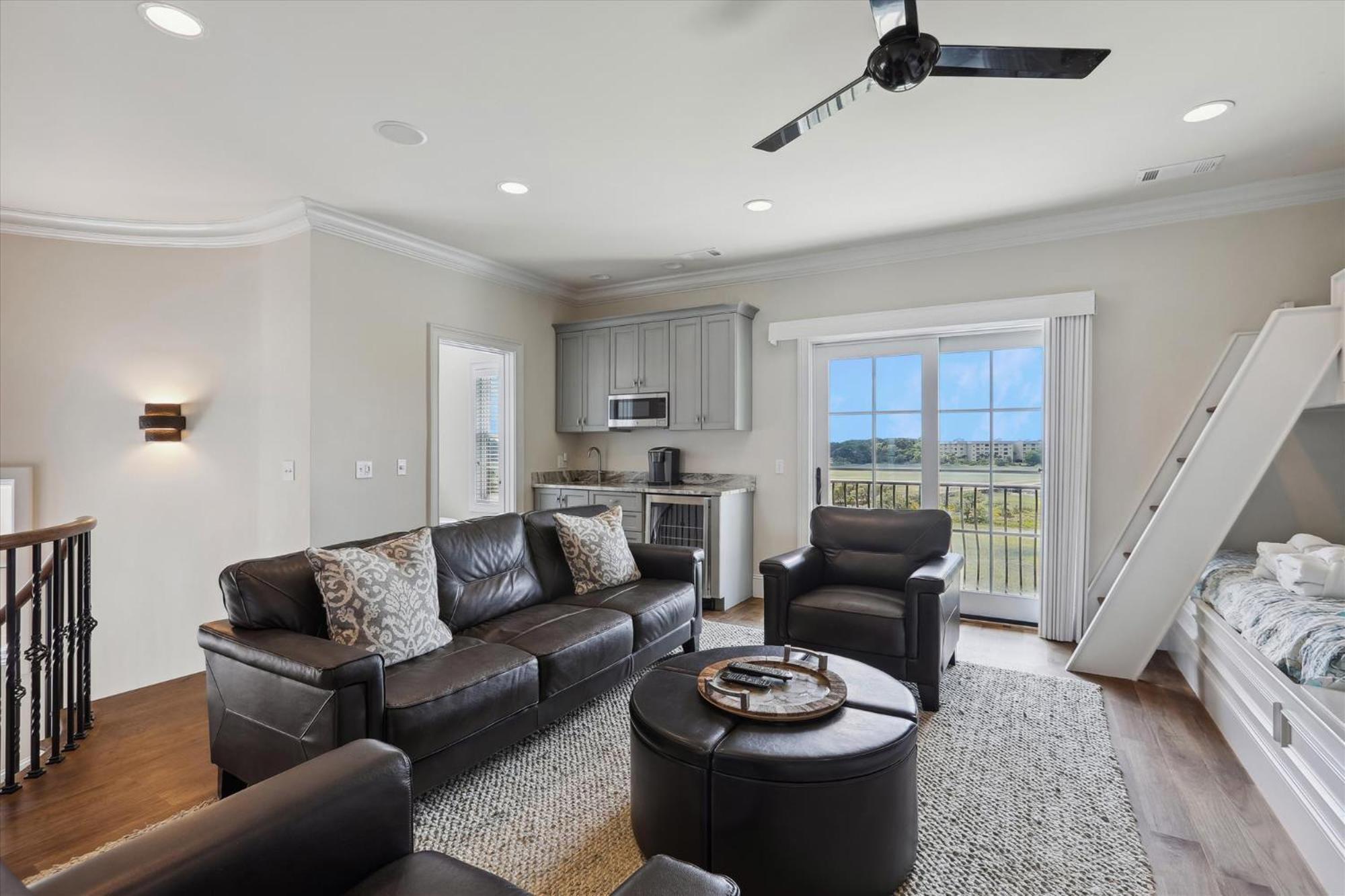 21 Singleton Beach- Oceanfront, Pool, Private Access! Free Activities Included *