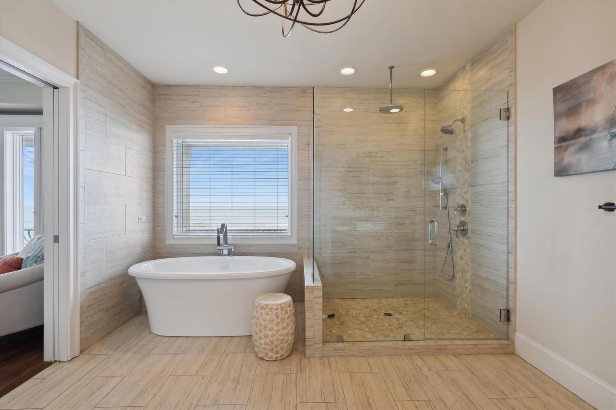21 Singleton Beach- Oceanfront, Pool, Private Access! Free Activities Included