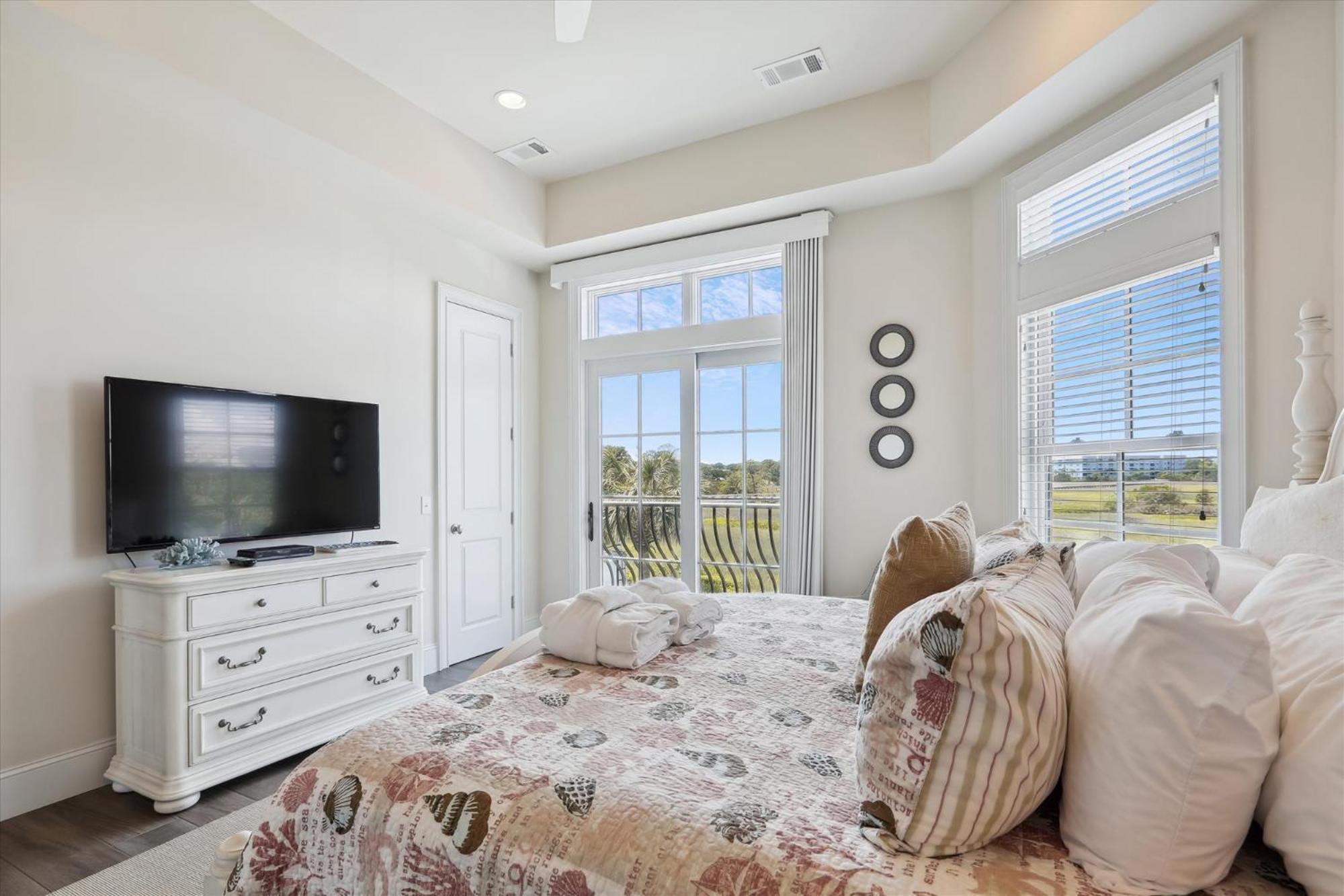 21 Singleton Beach- Oceanfront, Pool, Private Access! Free Activities Included