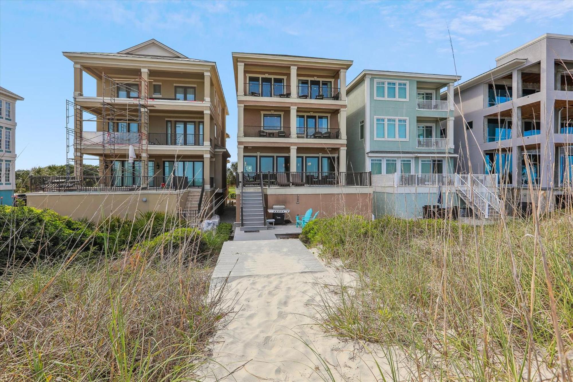 21 Singleton Beach- Oceanfront, Pool, Private Access! Free Activities Included