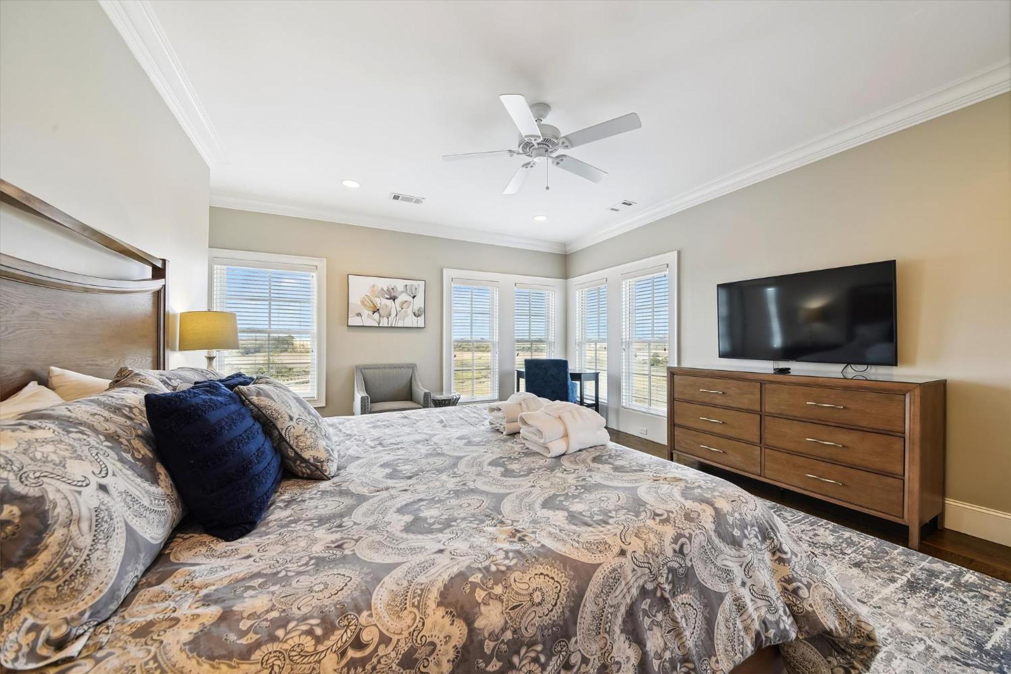27 Singleton Beach- Oceanfront, Private Pool, Pool Table, Free Activities Included