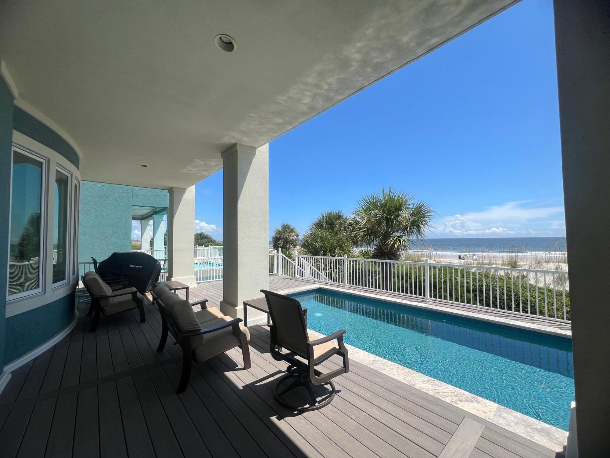 29 Singleton Place- Luxury Oceanfront, Pool, Pool Table, Free Activities Included Holiday home