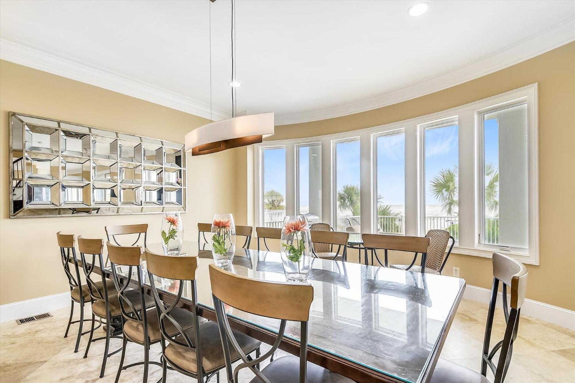 Holiday home 29 Singleton Place- Luxury Oceanfront, Pool, Pool Table, Free Activities Included