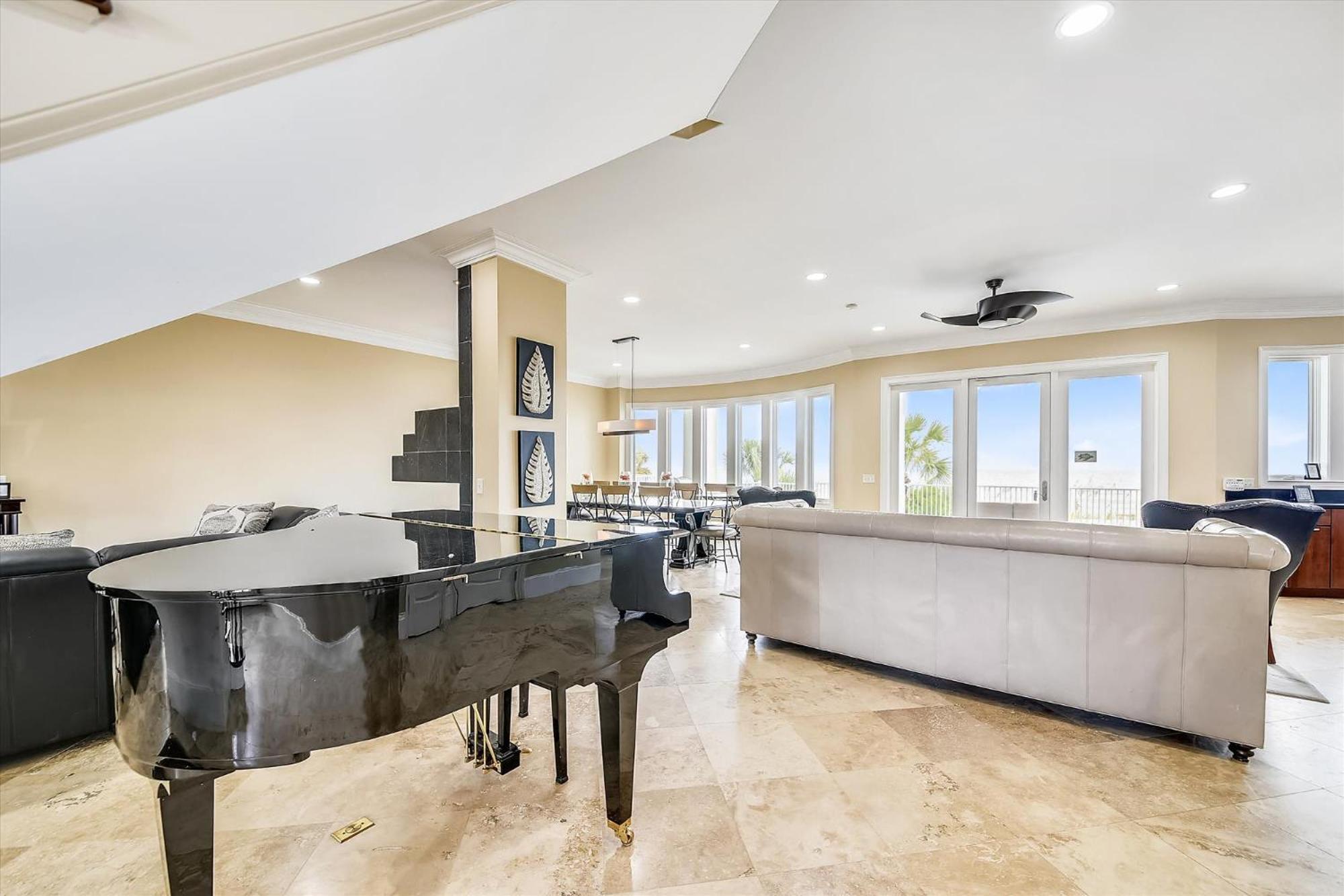 Holiday home 29 Singleton Place- Luxury Oceanfront, Pool, Pool Table, Free Activities Included *