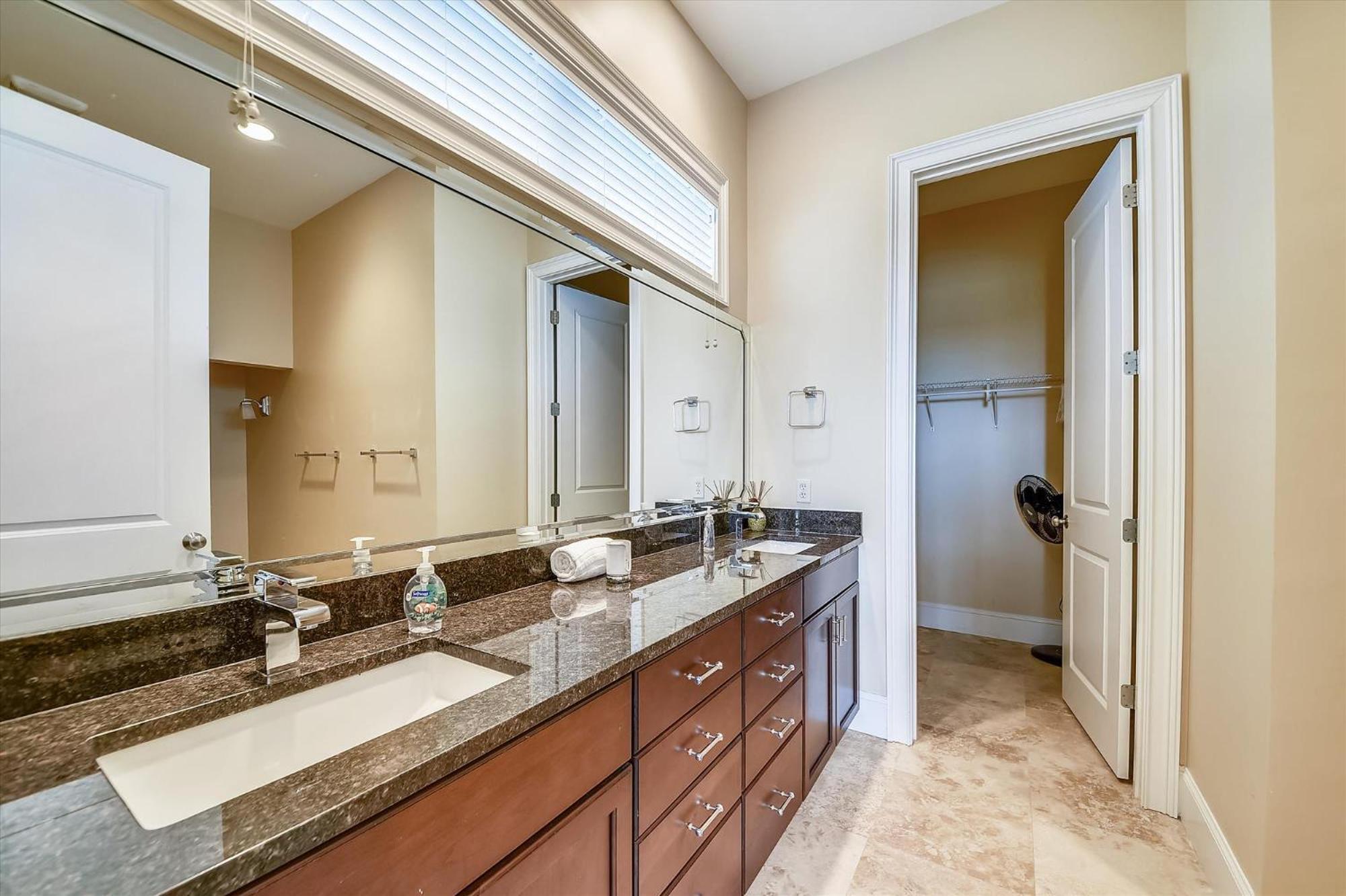 29 Singleton Place- Luxury Oceanfront, Pool, Pool Table, Free Activities Included *