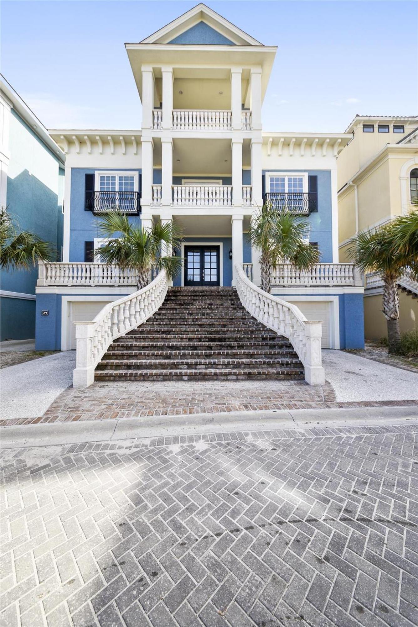 Holiday home 29 Singleton Place- Luxury Oceanfront, Pool, Pool Table, Free Activities Included