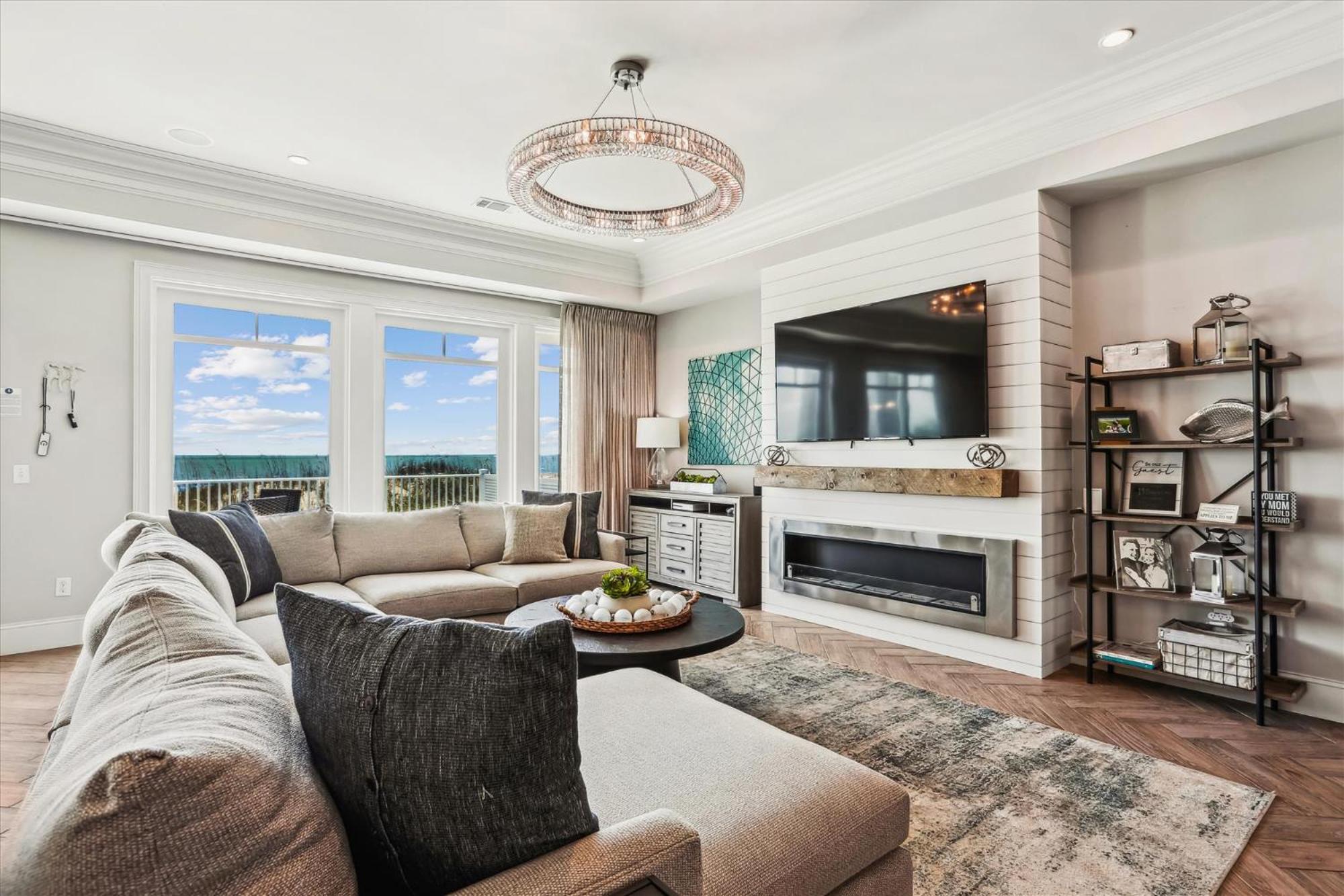 Holiday home 19 Singleton Place- Oceanfront Home, Private Pool, Free Activities Included! *