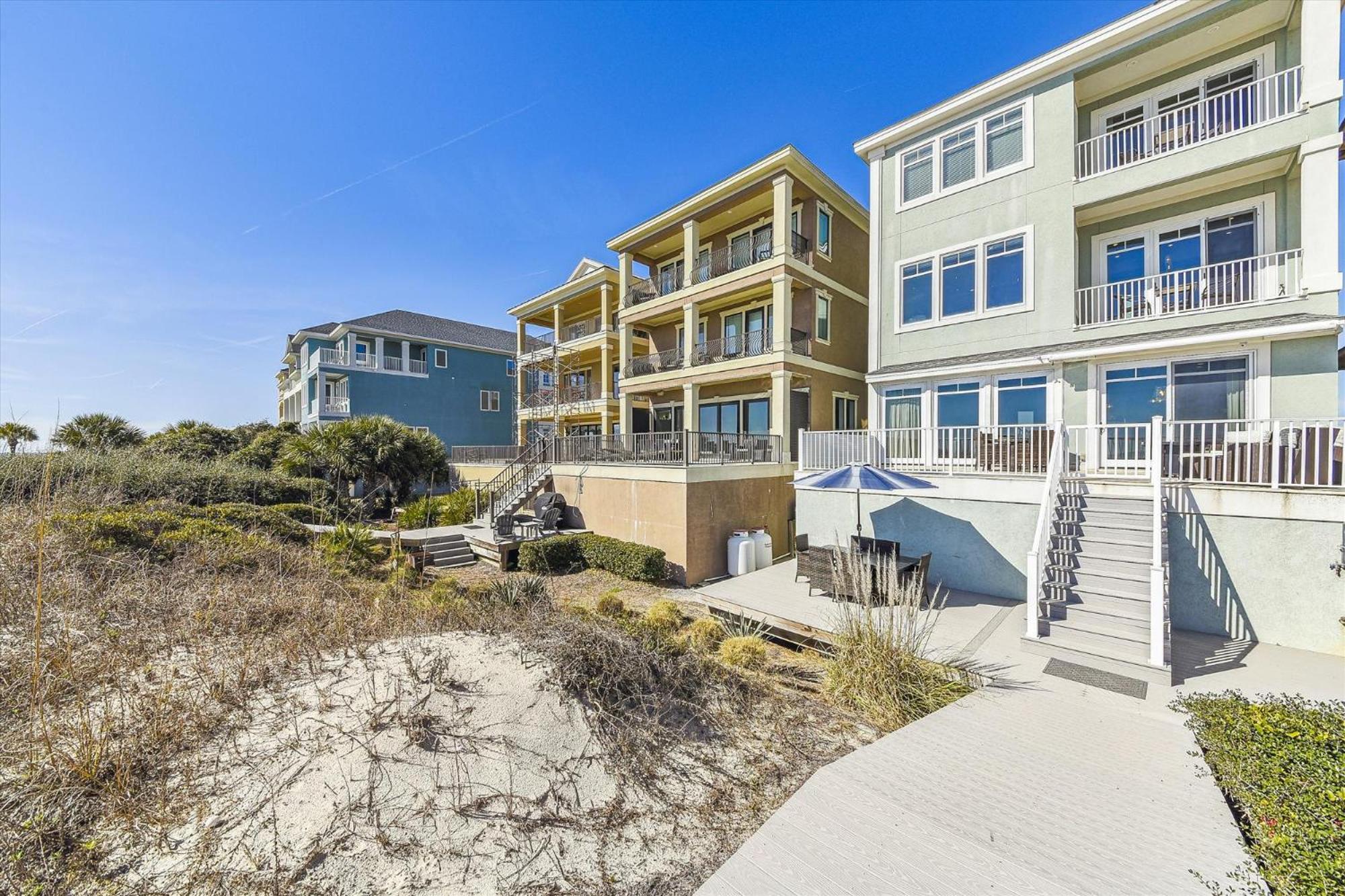 19 Singleton Place- Oceanfront Home, Private Pool, Free Activities Included! Holiday home