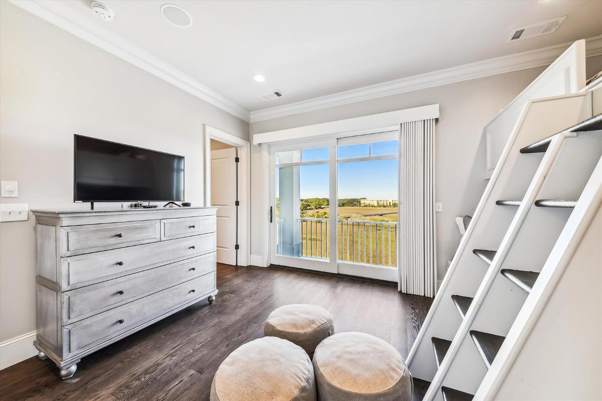 Holiday home 19 Singleton Place- Oceanfront Home, Private Pool, Free Activities Included! *