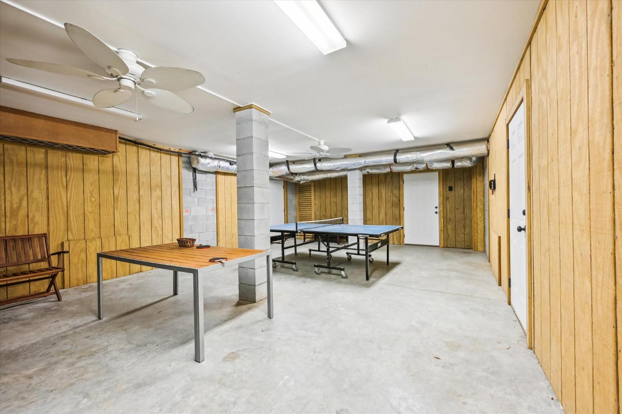 18 Dollar Road- Oceanfront, Large Private Pool, Hot Tub Free Activities Included