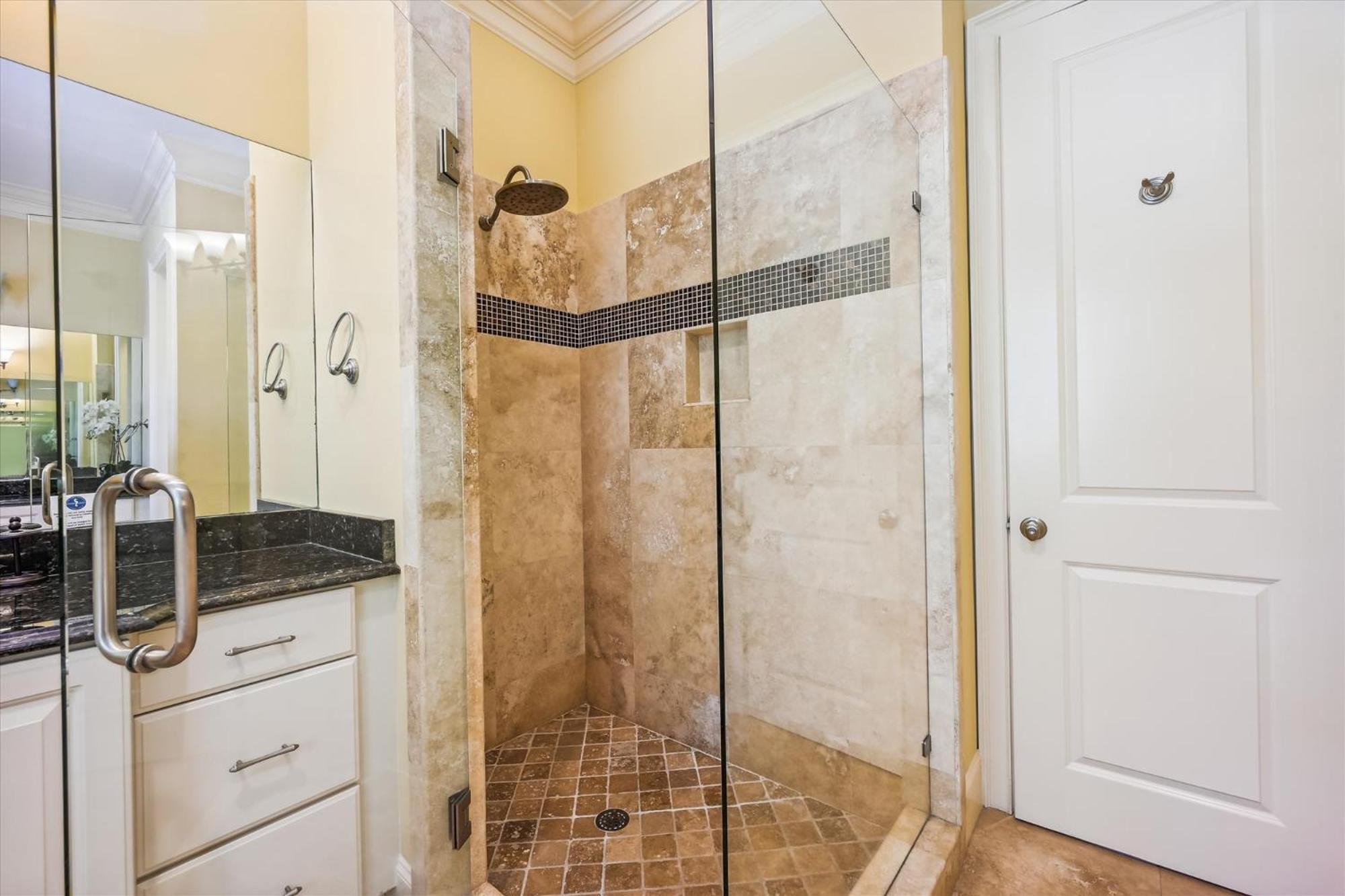 Holiday home 18 Dollar Road- Oceanfront, Large Private Pool, Hot Tub Free Activities Included *