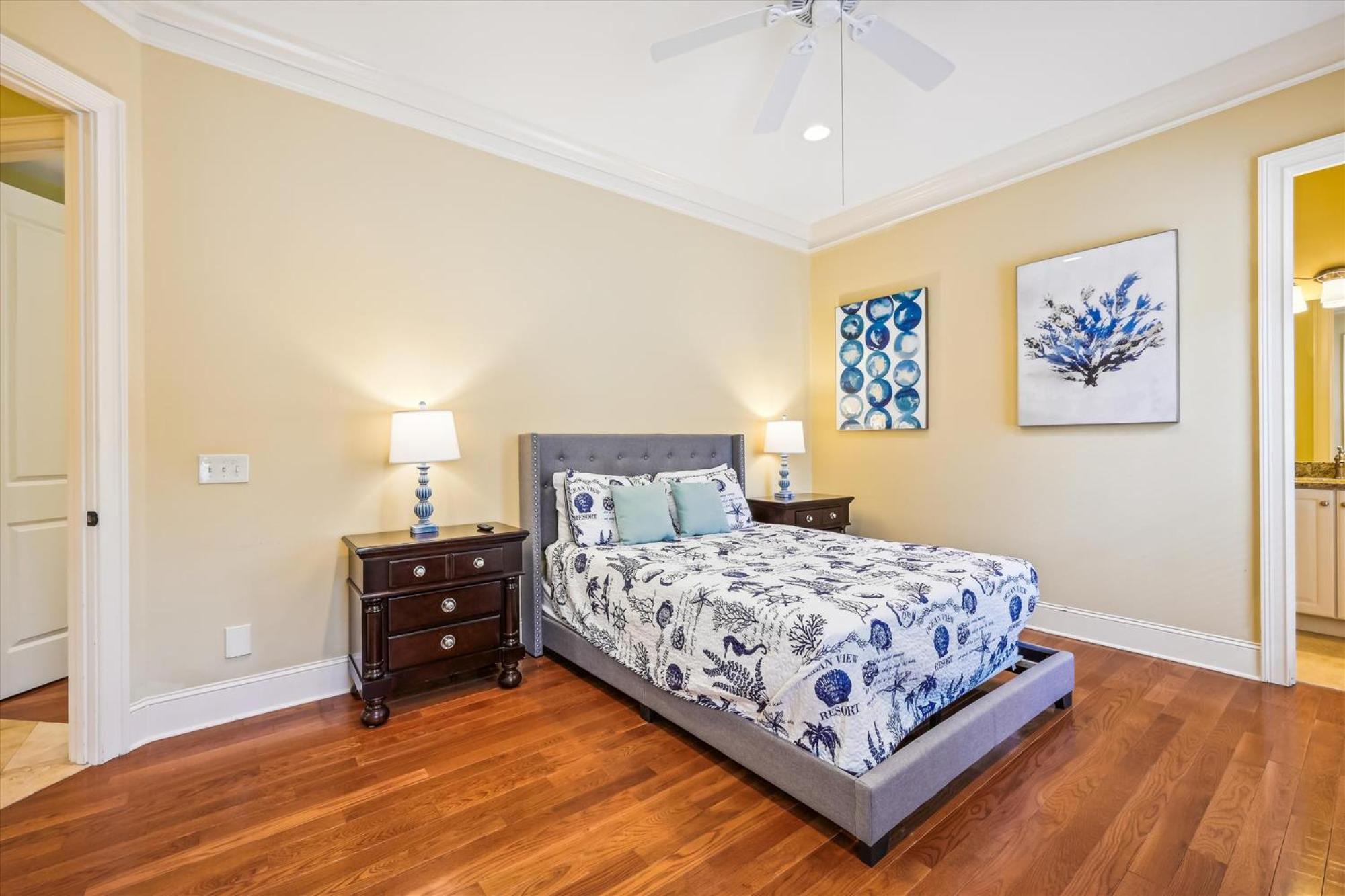 Holiday home 18 Dollar Road- Oceanfront, Large Private Pool, Hot Tub Free Activities Included *