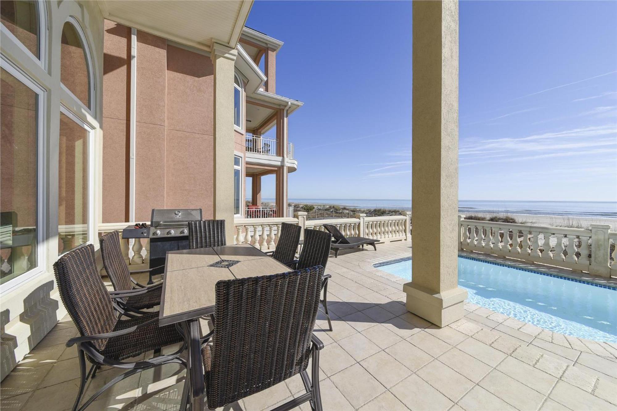 14 Collier Road- Oceanfront, Private Pool, Free Activities Included Holiday home *