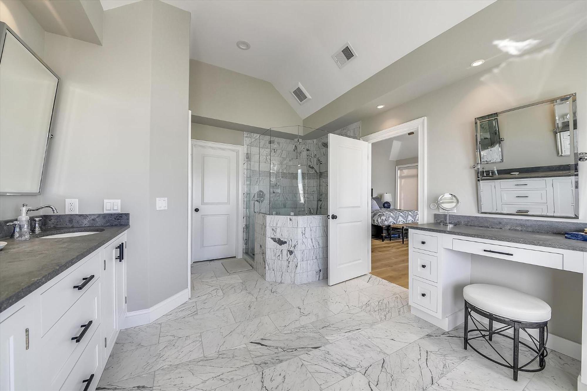 Holiday home 14 Collier Road- Oceanfront, Private Pool, Free Activities Included *