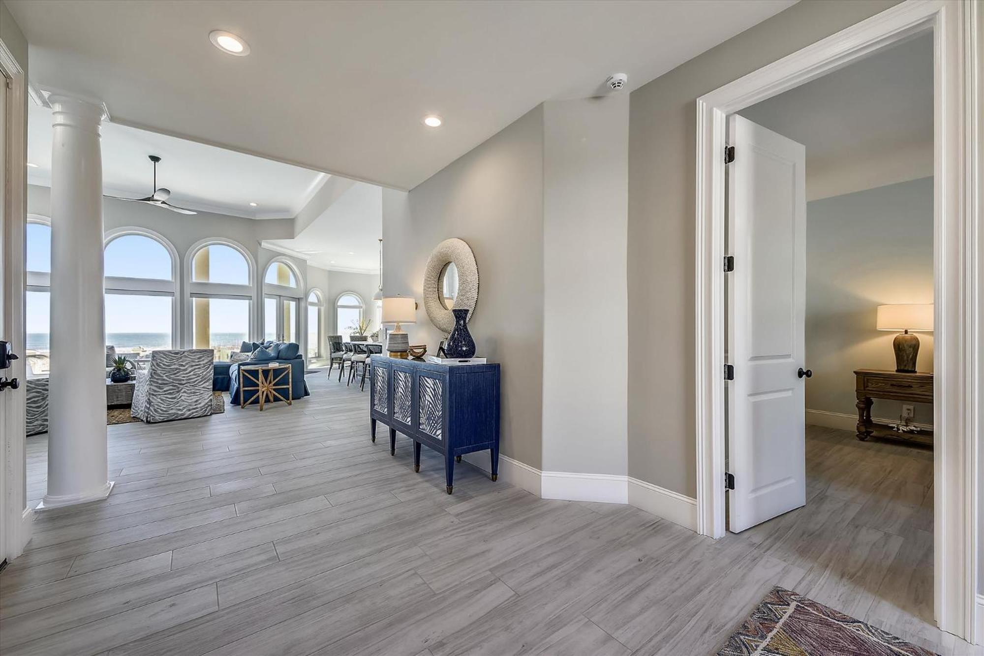Holiday home 14 Collier Road- Oceanfront, Private Pool, Free Activities Included *