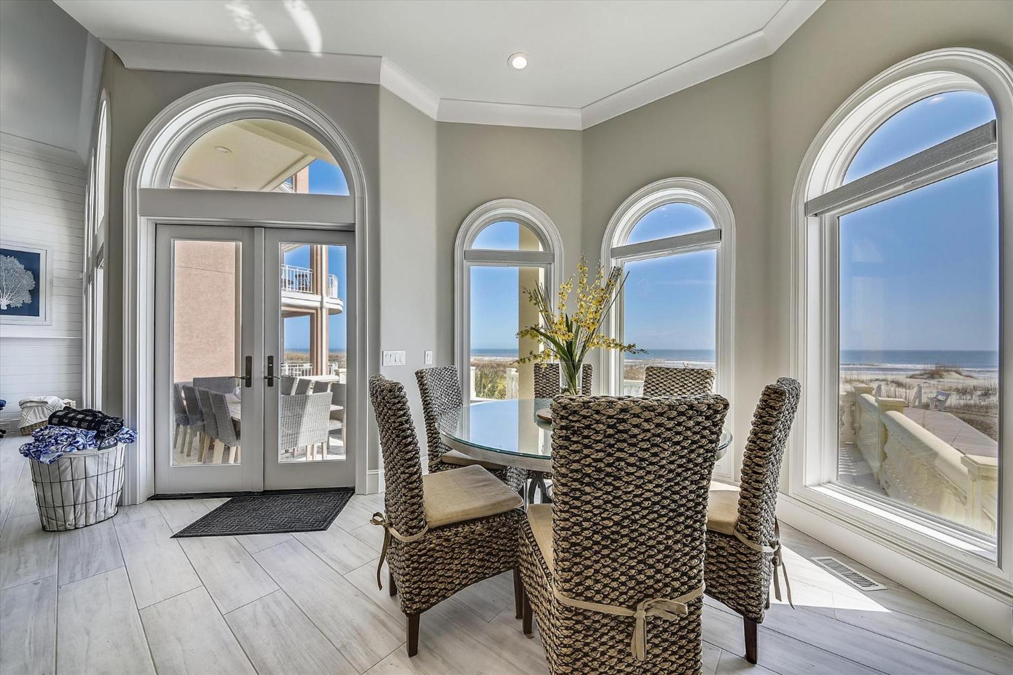 14 Collier Road- Oceanfront, Private Pool, Free Activities Included Holiday home